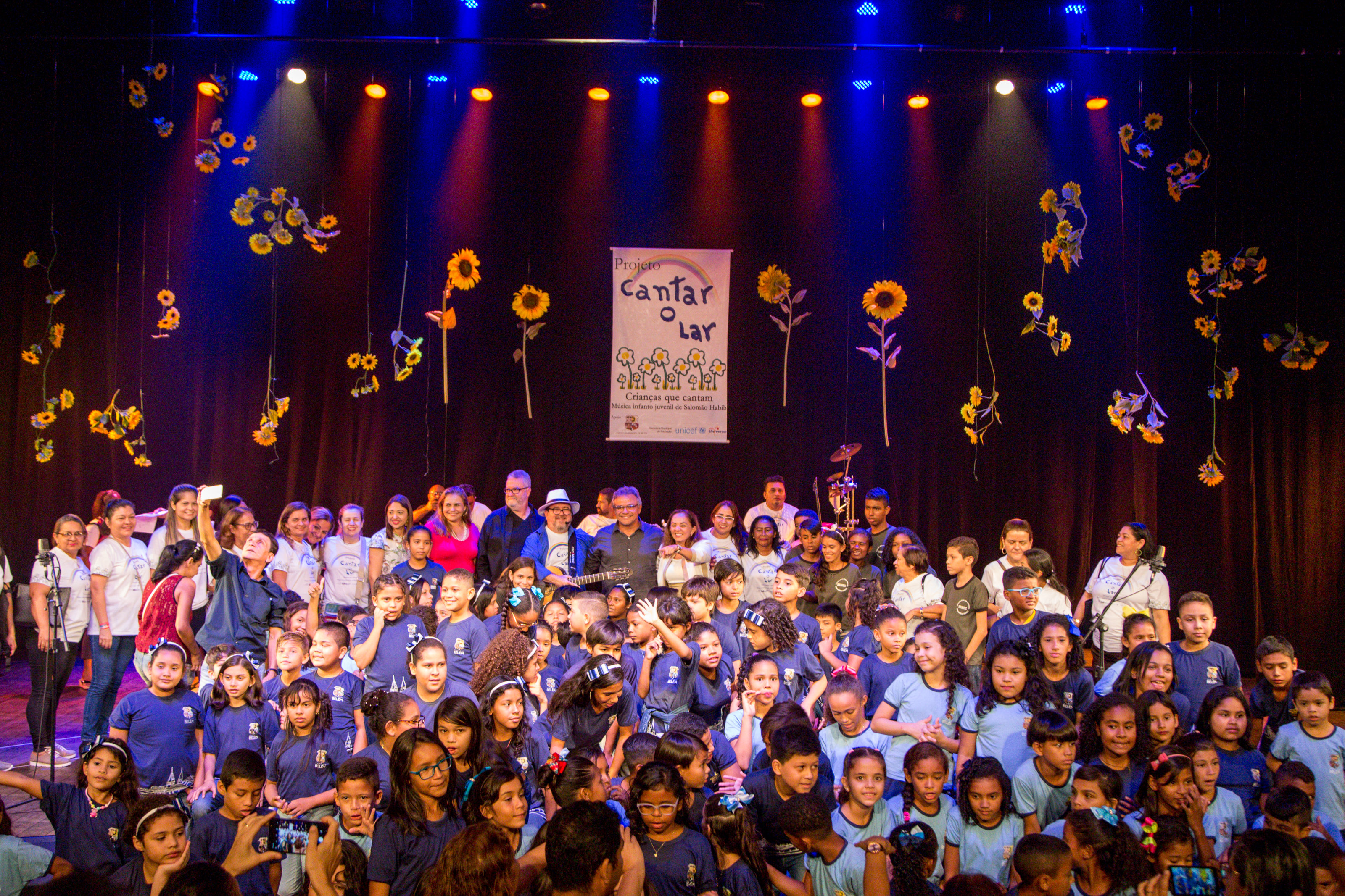 Alunos da rede municipal lançam o terceiro CD e DVD do projeto “Cantar-o-Lar”