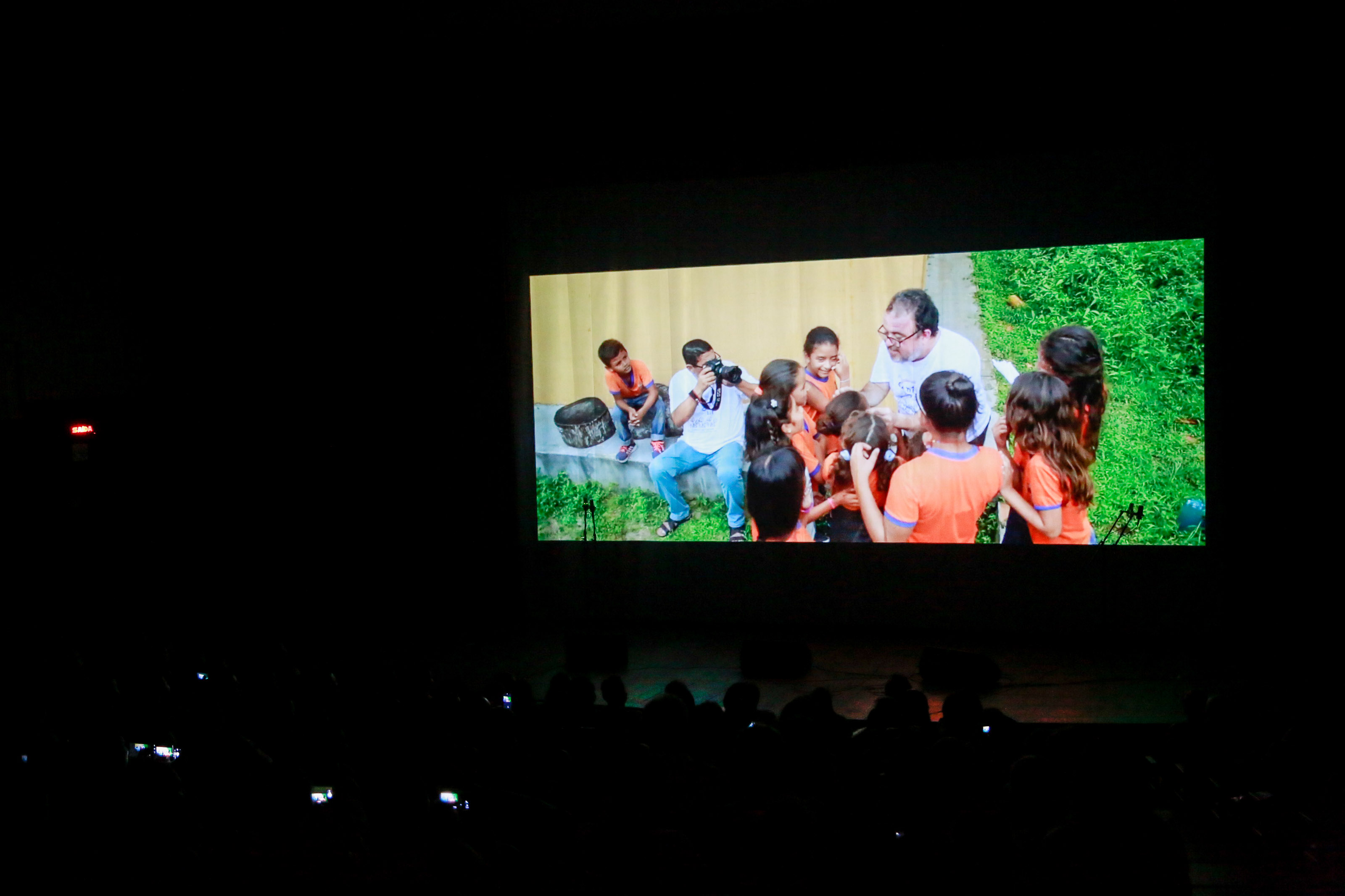Alunos da rede municipal lançam o terceiro CD e DVD do projeto “Cantar-o-Lar”