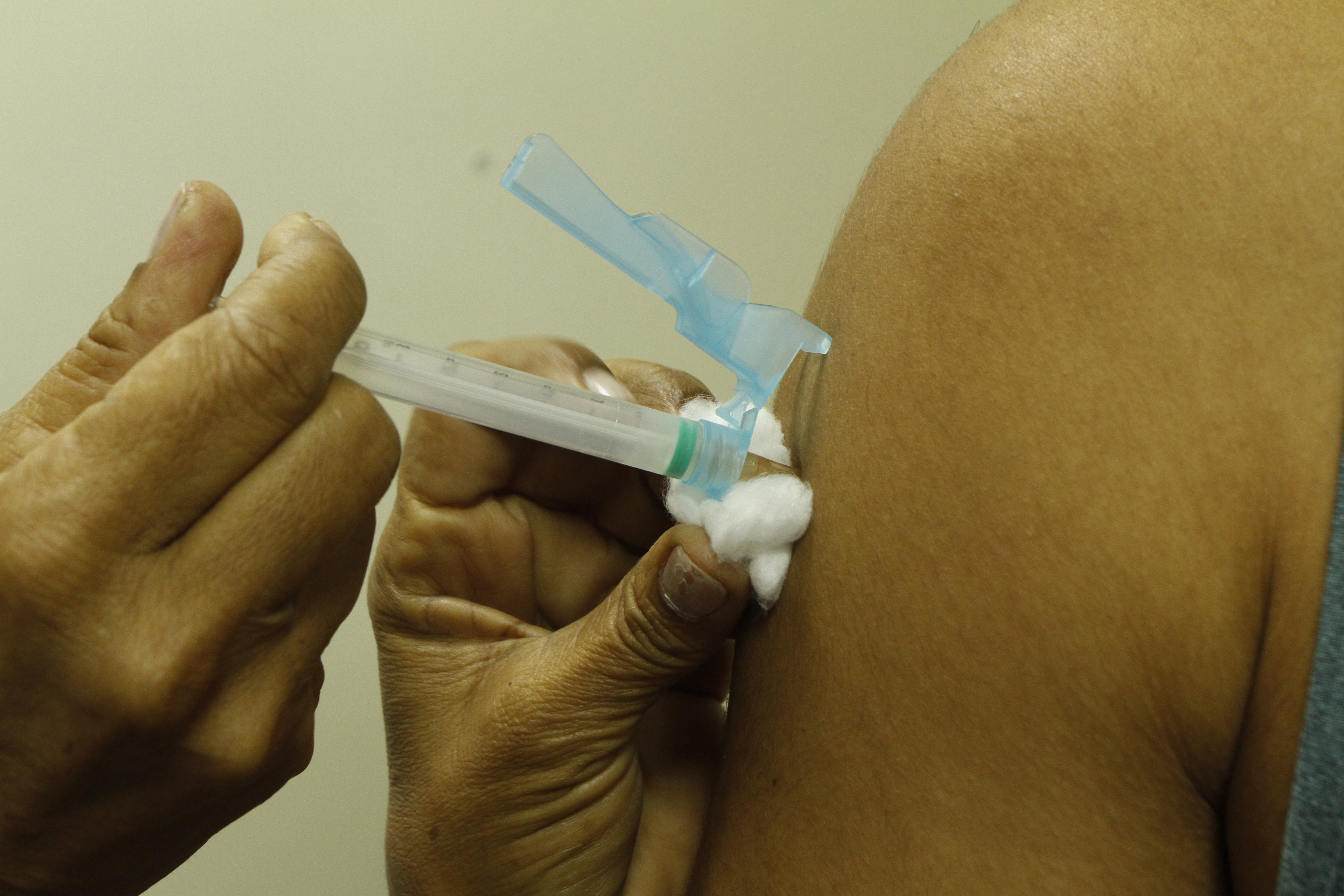 Vacinação contra a gripe continua nesta segunda-feira com novos grupos prioritários