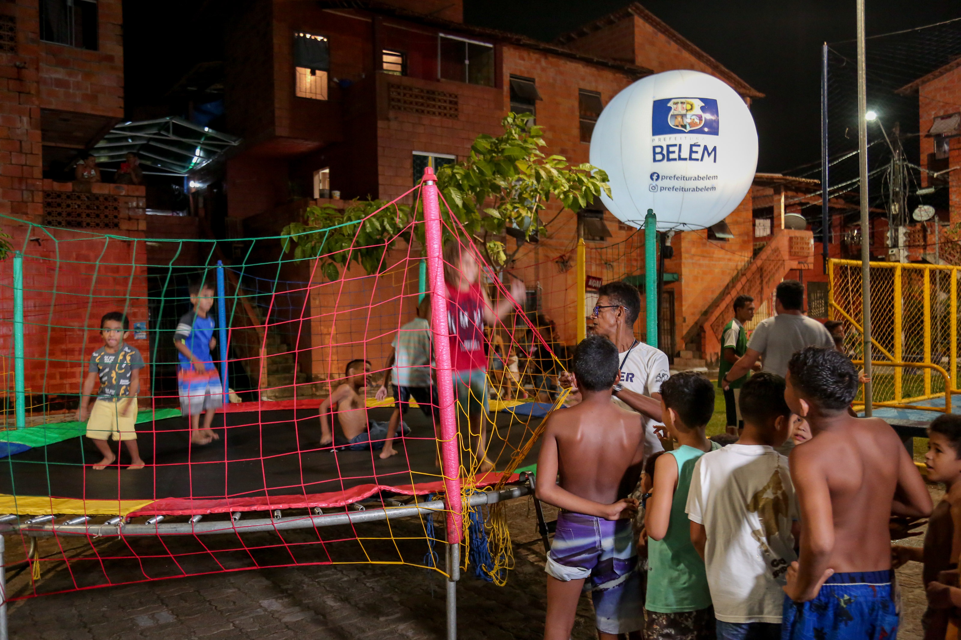 Vila da Barca ganha quadra de vôlei reformada e obras de pavimentação 