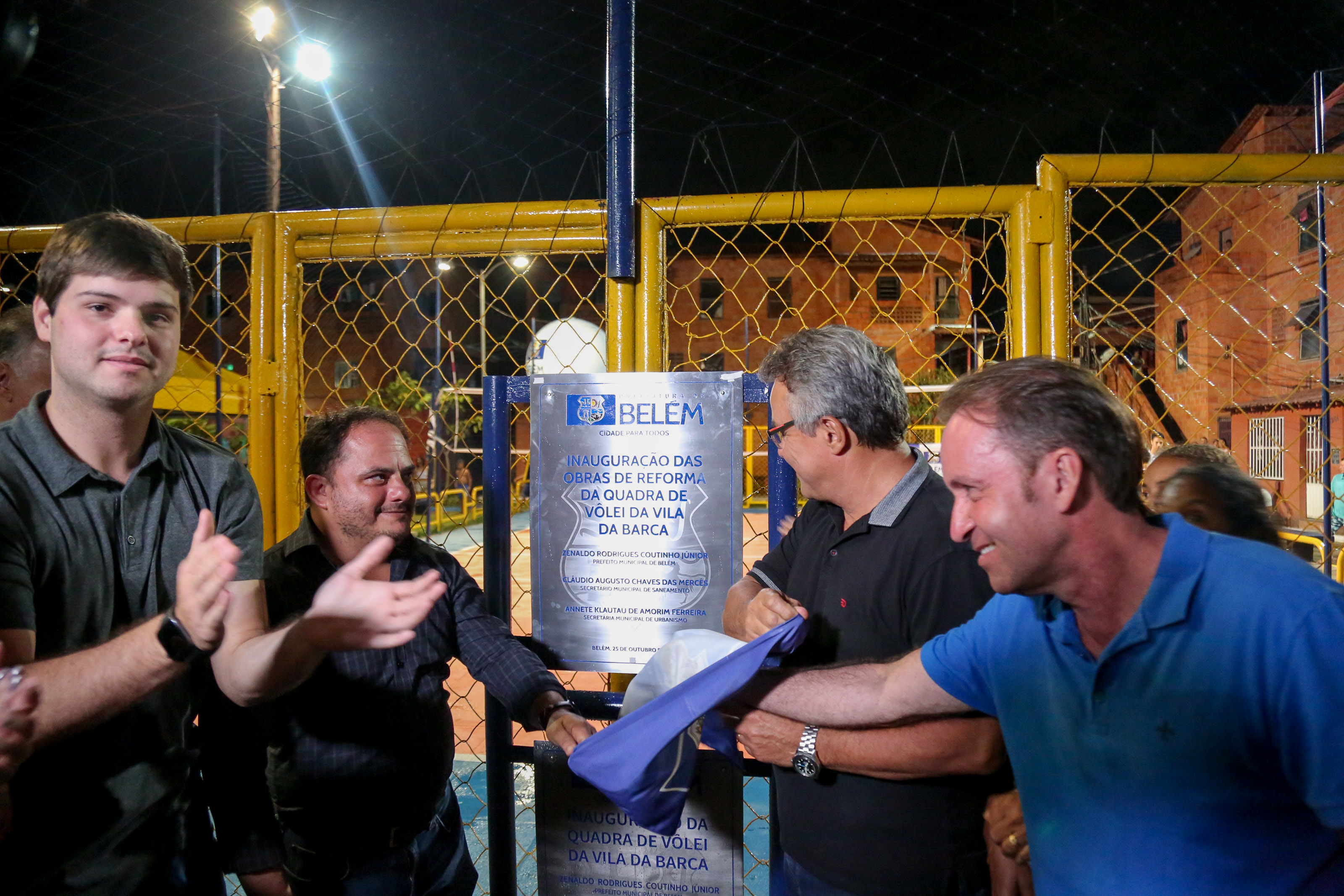 Vila da Barca ganha quadra de vôlei reformada e obras de pavimentação 