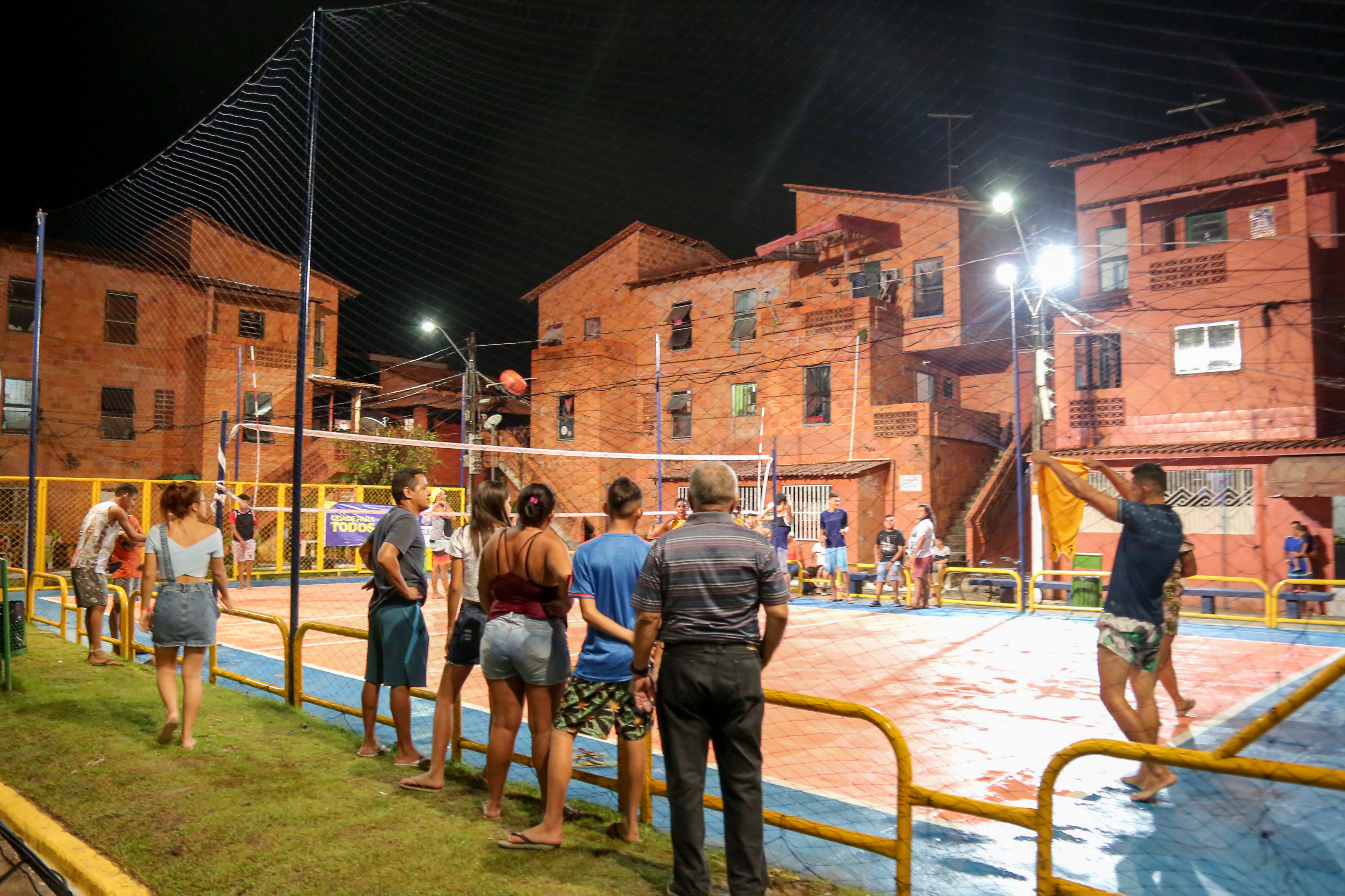 Vila da Barca ganha quadra de vôlei reformada e obras de pavimentação 