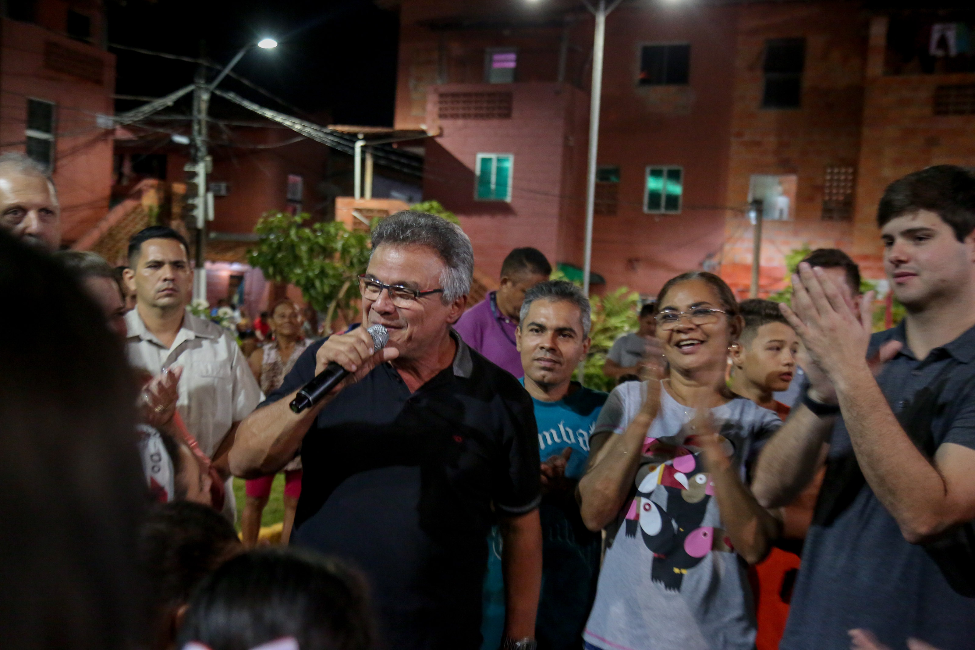 Vila da Barca ganha quadra de vôlei reformada e obras de pavimentação 