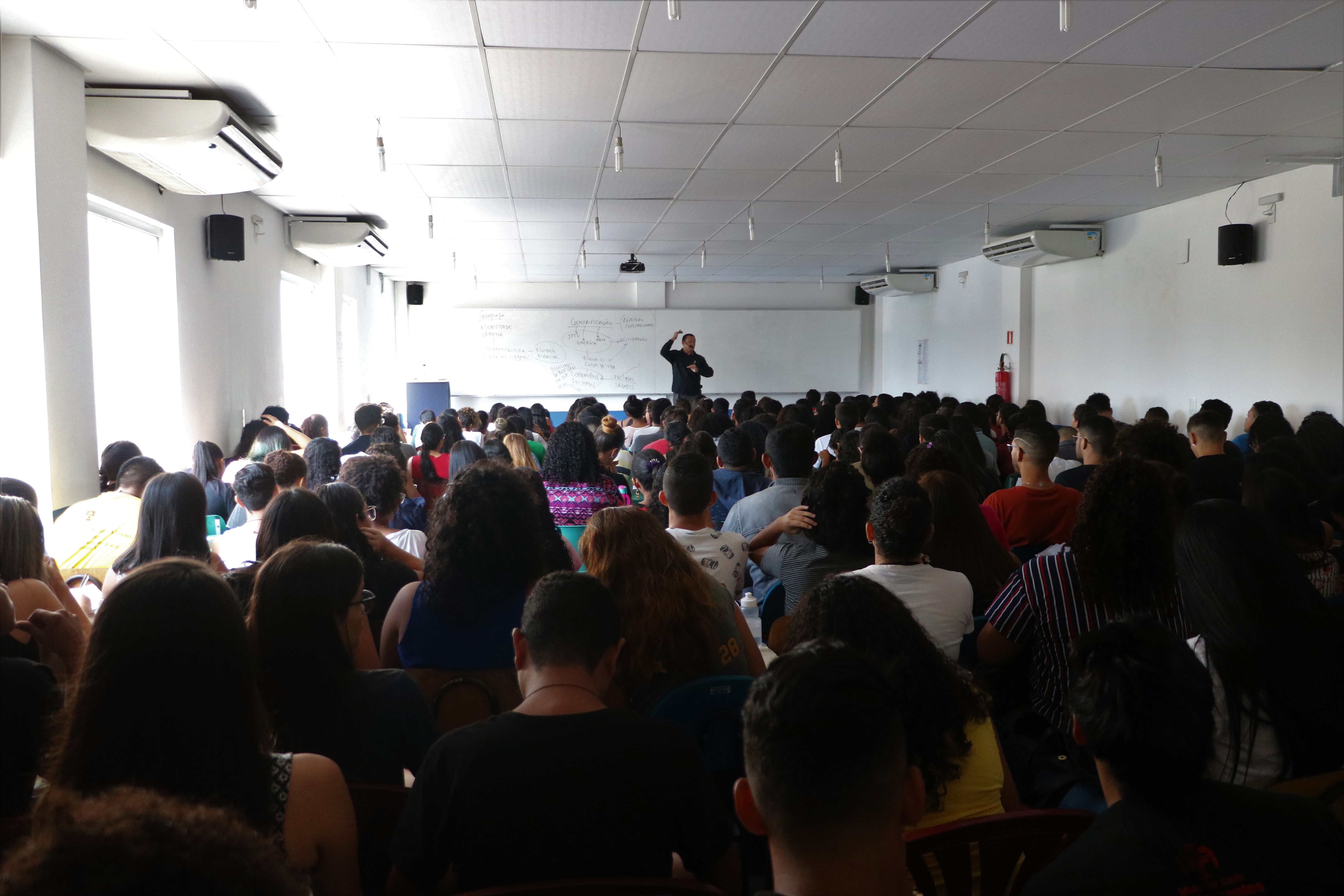 Prefeitura promove aulão, alunos relaxam e ficam seguros para as provas 
