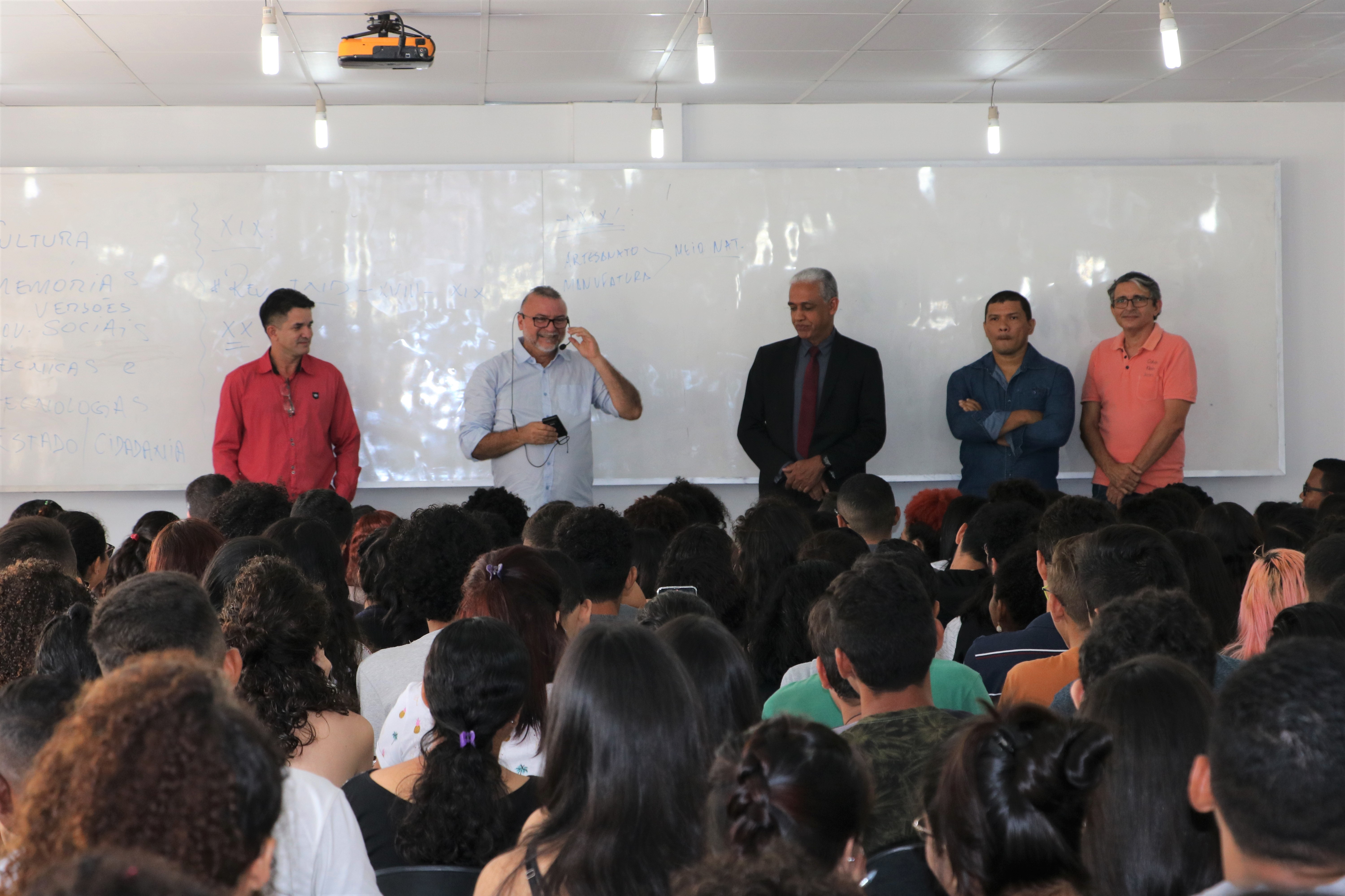 Prefeitura promove aulão, alunos relaxam e ficam seguros para as provas 