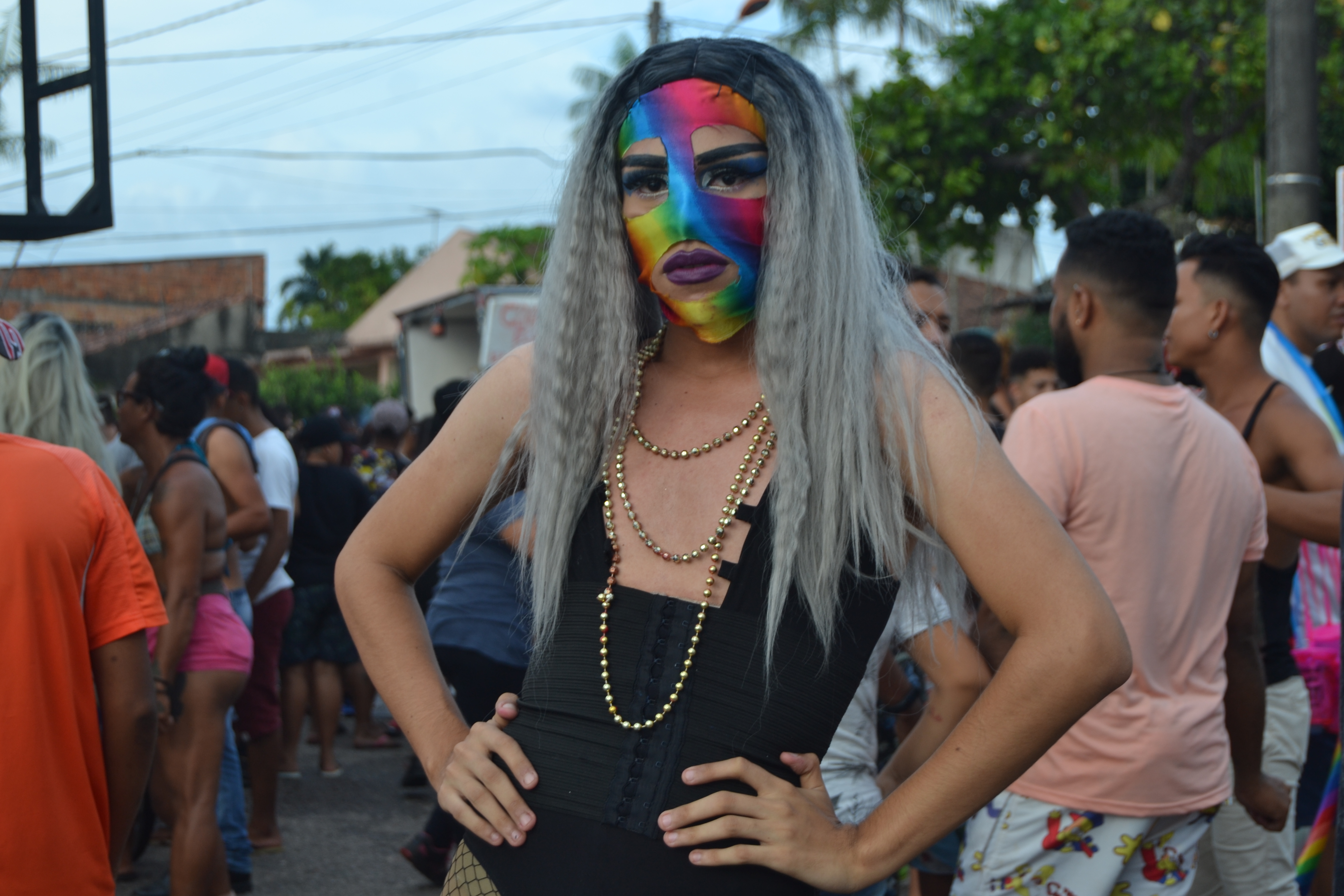 Multidão colore a orla de Icoaraci na 11ª Parada LGBTI do distrito