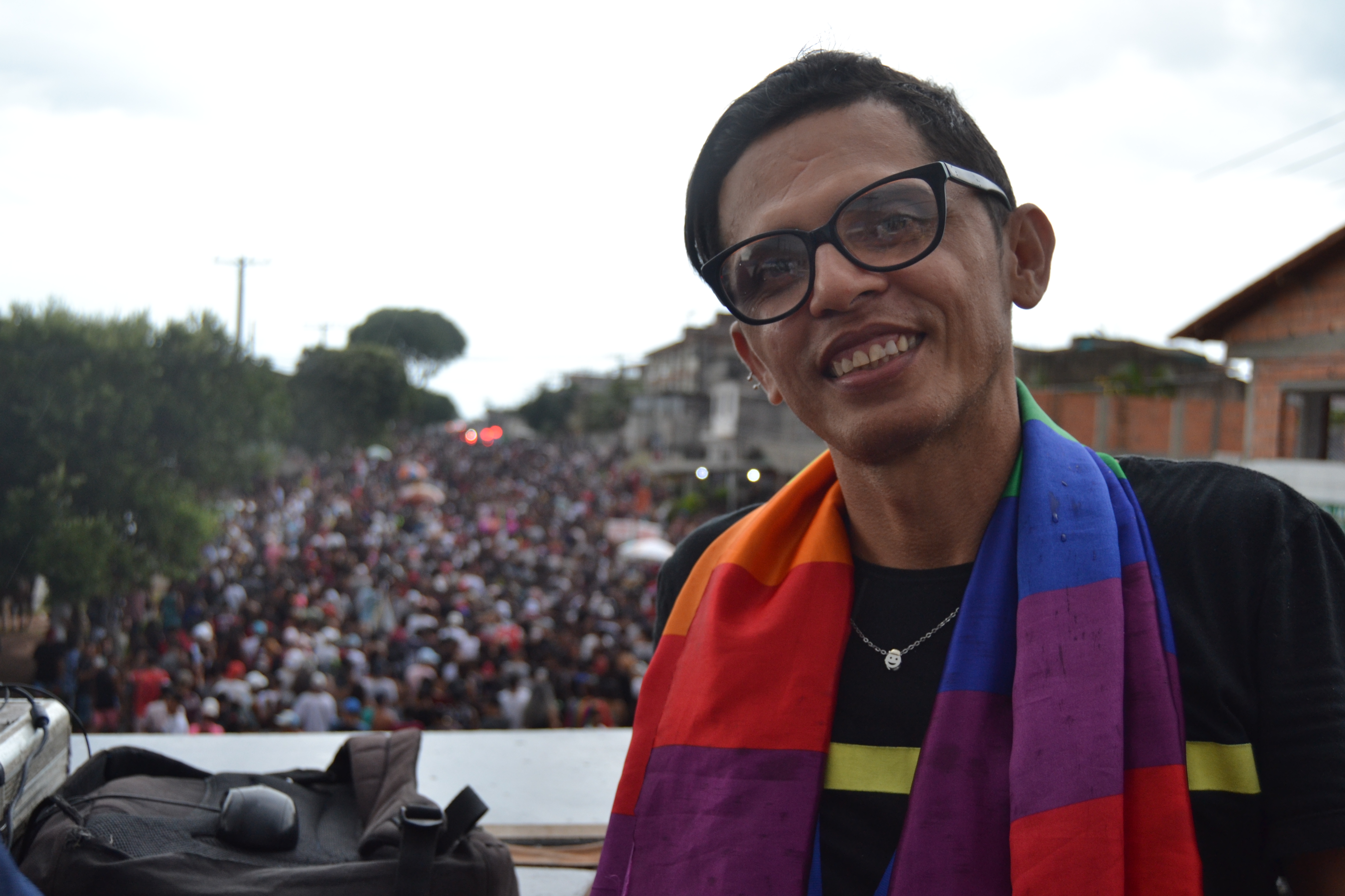 Multidão colore a orla de Icoaraci na 11ª Parada LGBTI do distrito