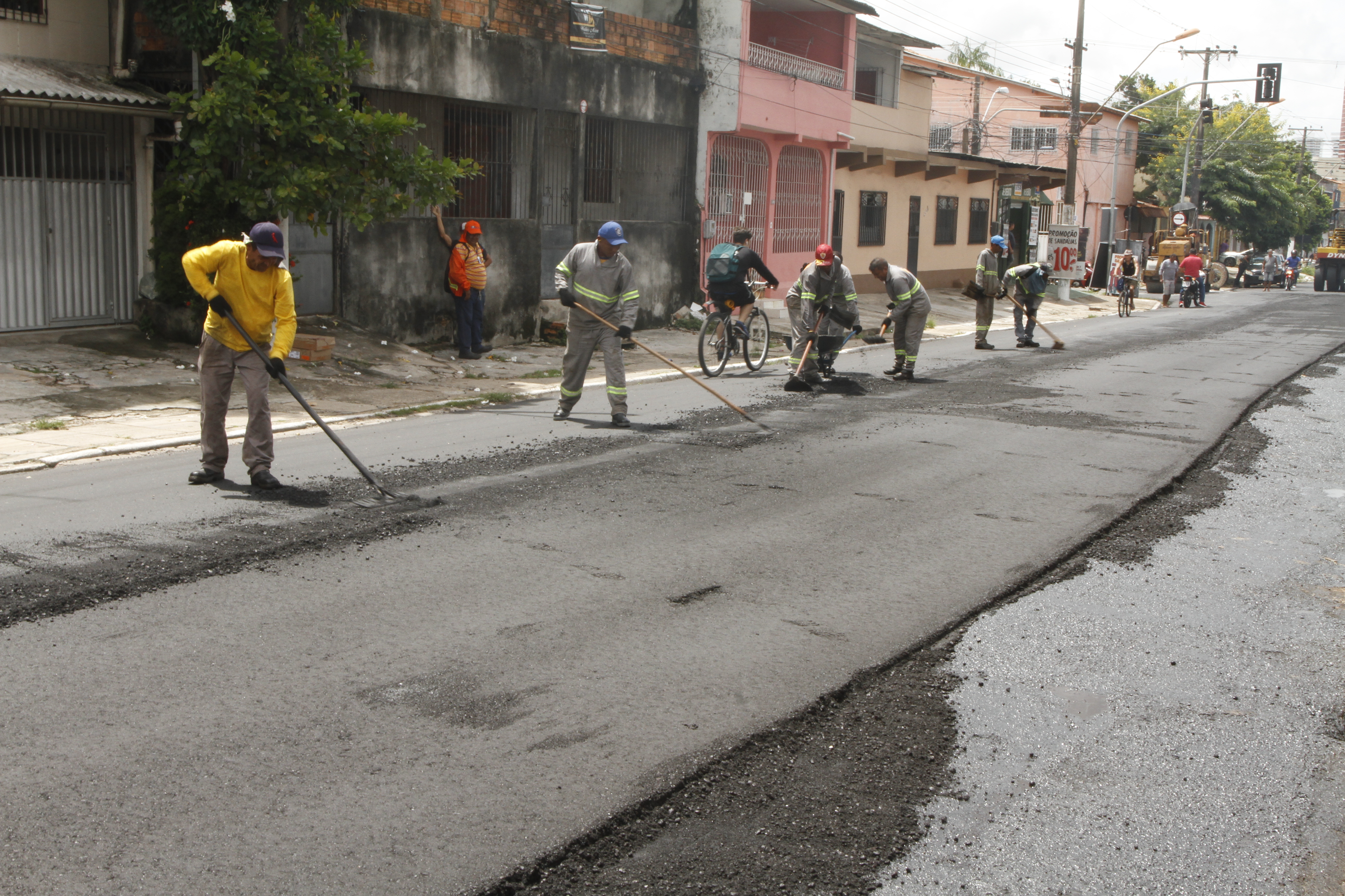 Obra de recapeamento beneficia moradores da rua Antônio Everdosa 