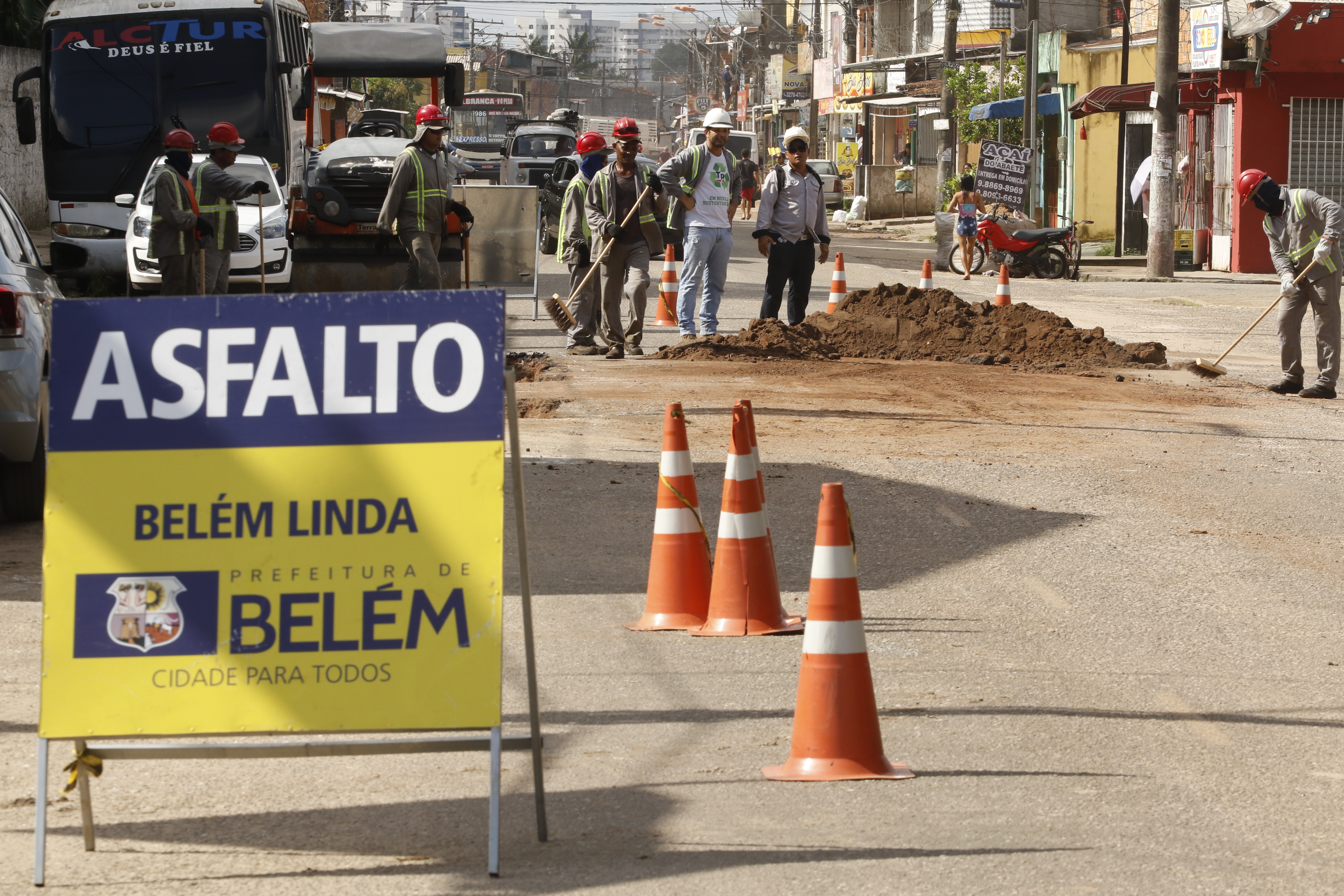 Prefeitura avança com obras de asfaltamento no Coqueiro e Sideral