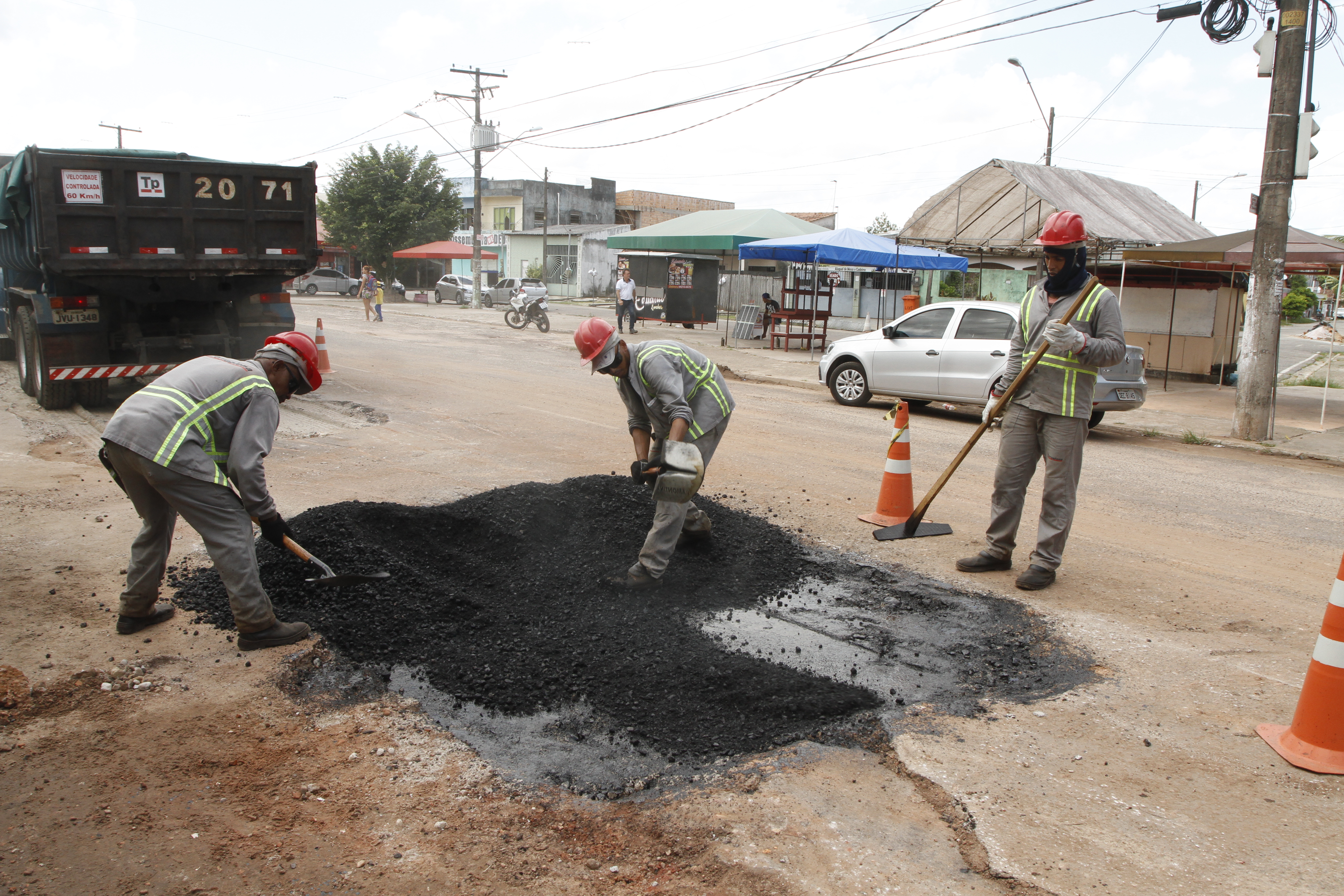 Prefeitura avança com obras de asfaltamento no Coqueiro e Sideral