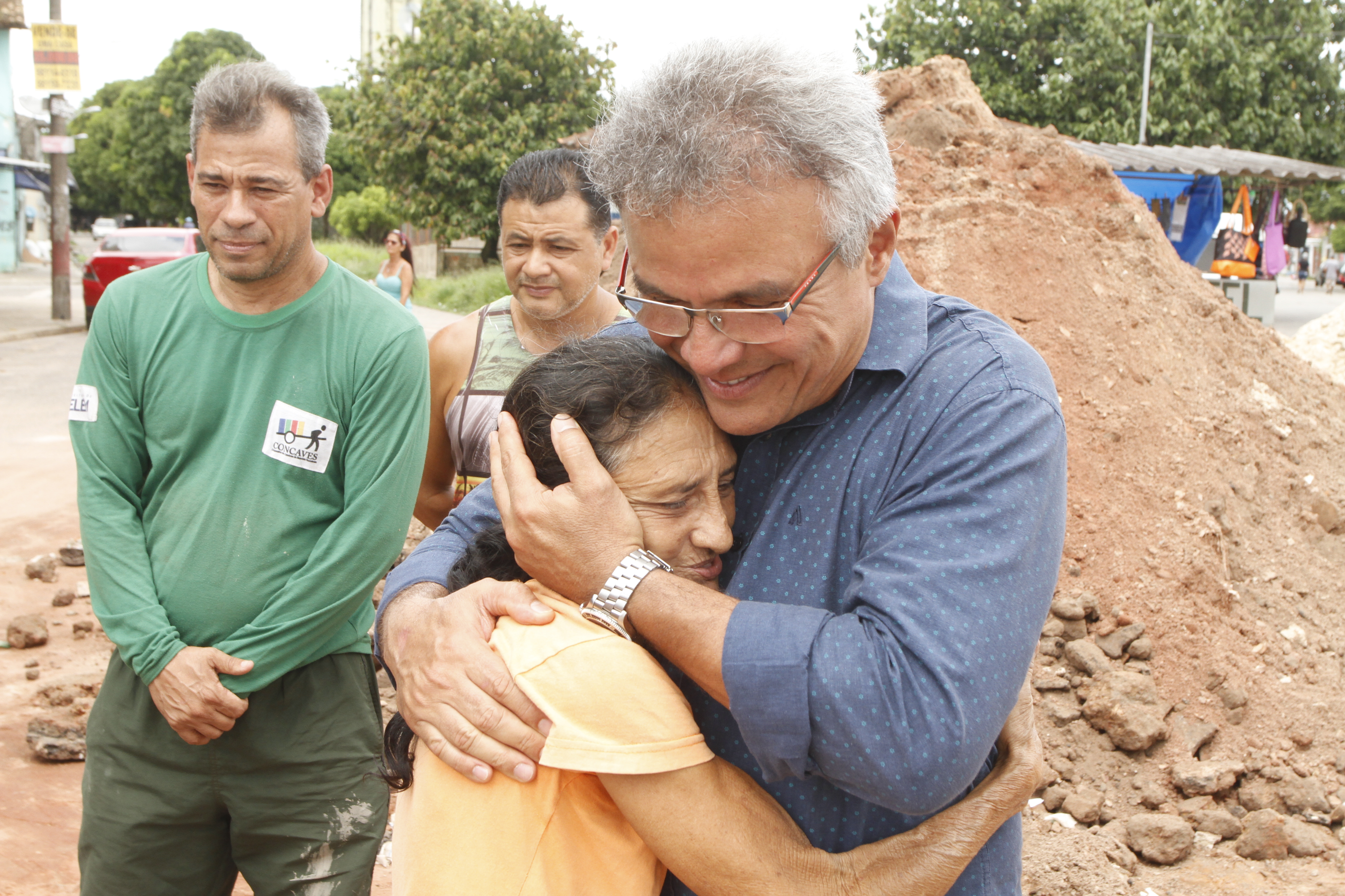 Prefeitura avança com obras de asfaltamento no Coqueiro e Sideral