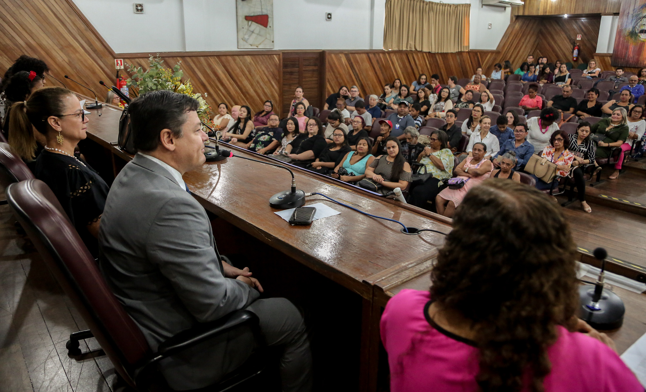 Prefeitura realiza seminário pelo fim da violência contra as mulheres