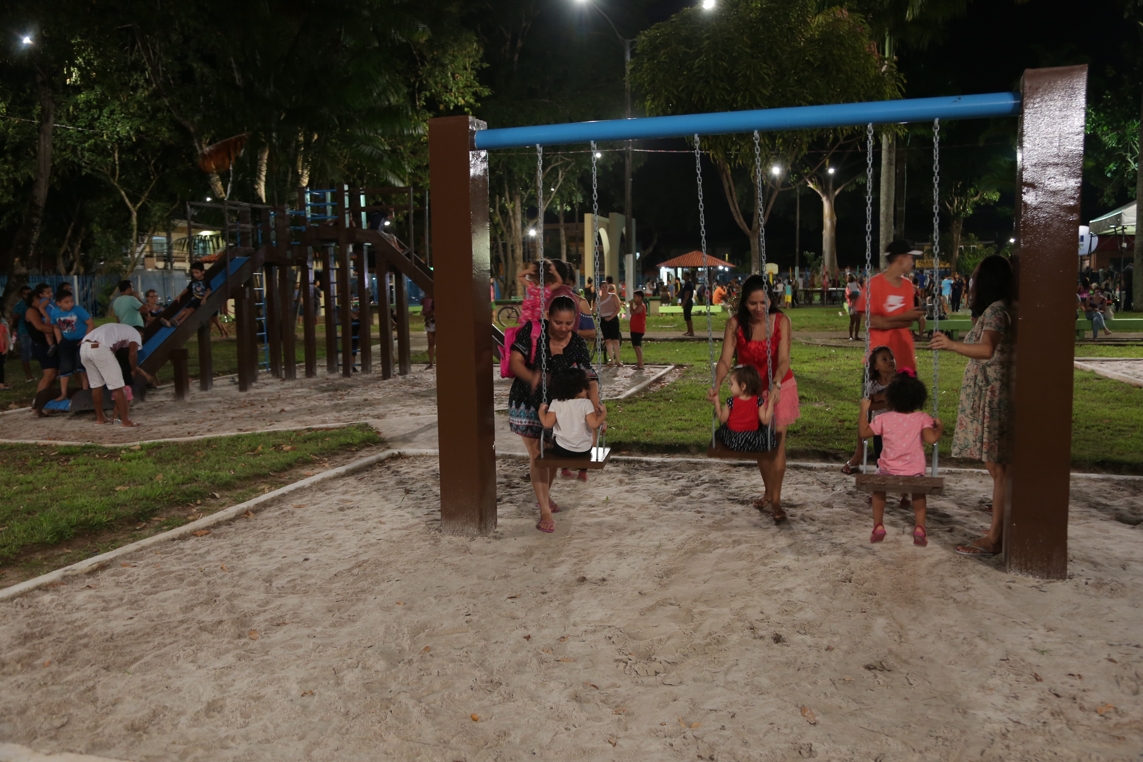 Bairro da Marambaia ganha praça totalmente reformada