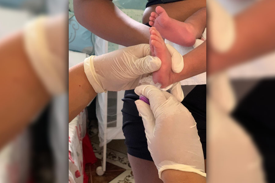 Mãe e bebê são assistidos por equipe da Estratégia Saúde da Família da Condor