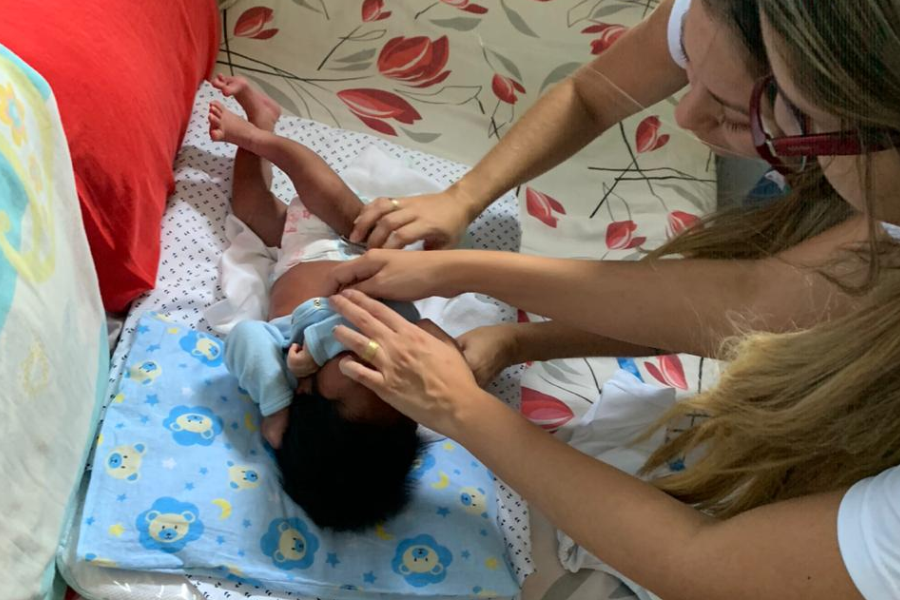 Mãe e bebê são assistidos por equipe da Estratégia Saúde da Família da Condor