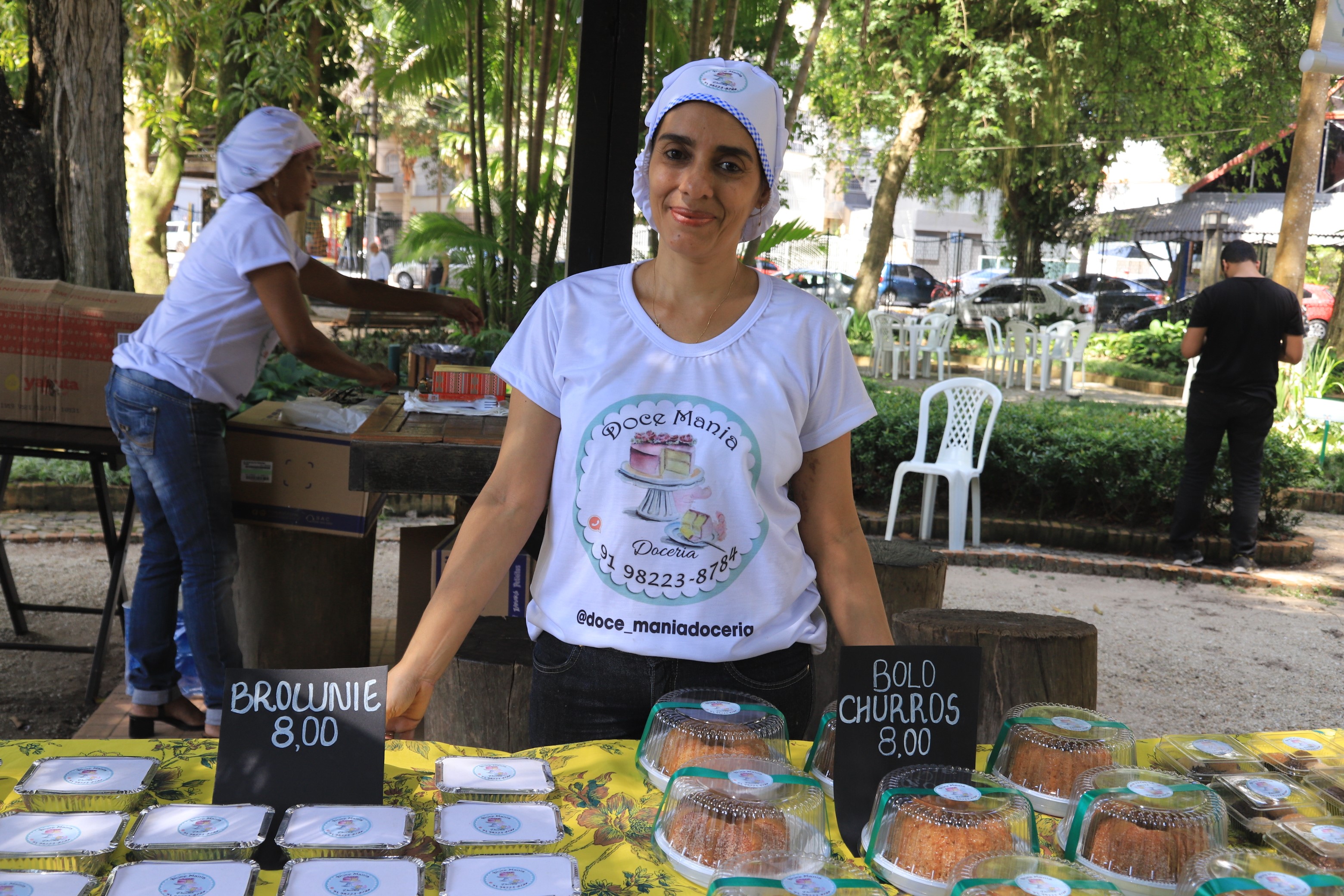 Feira de Natal é atração na Praça Milton Trindade