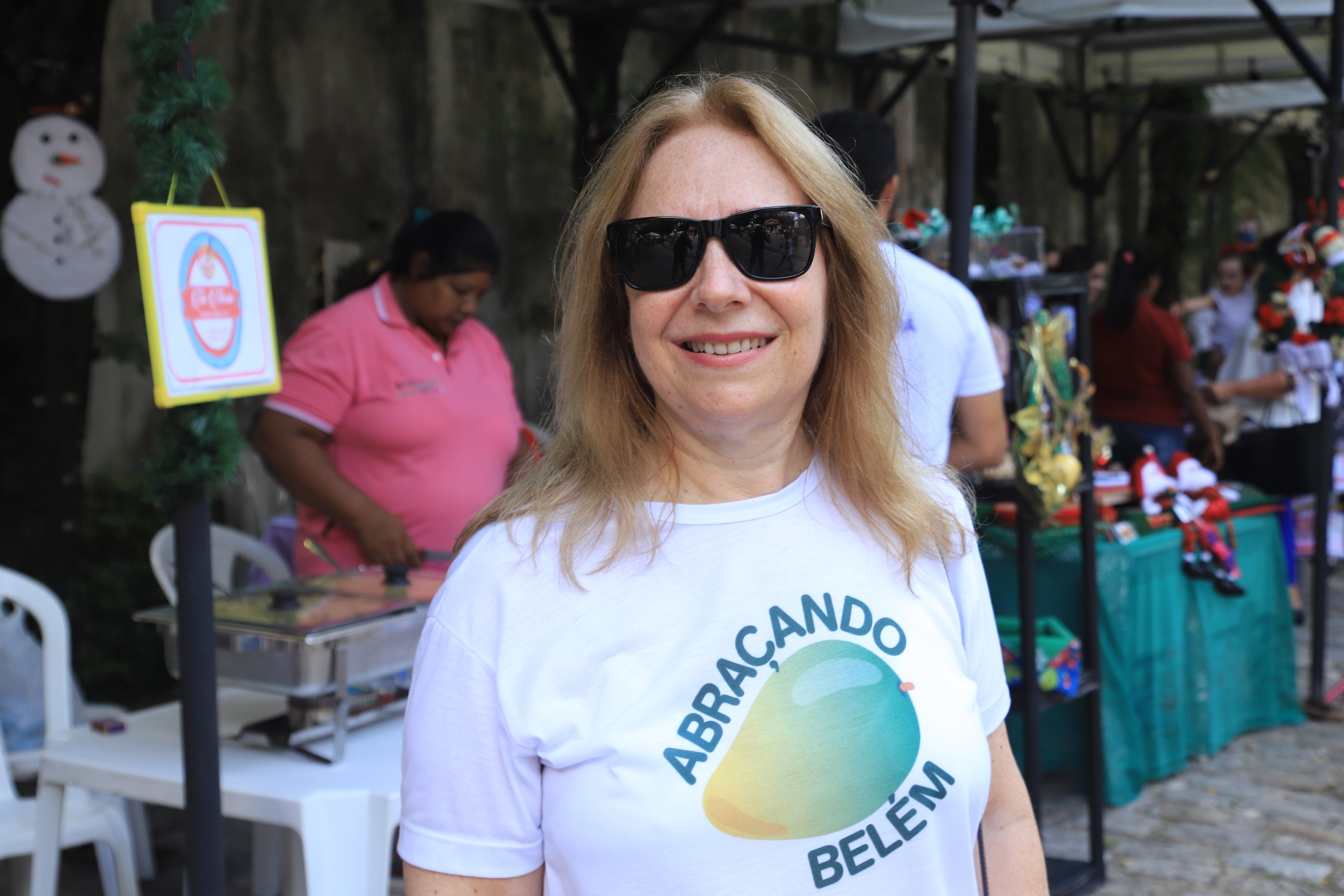 Feira de Natal é atração na Praça Milton Trindade
