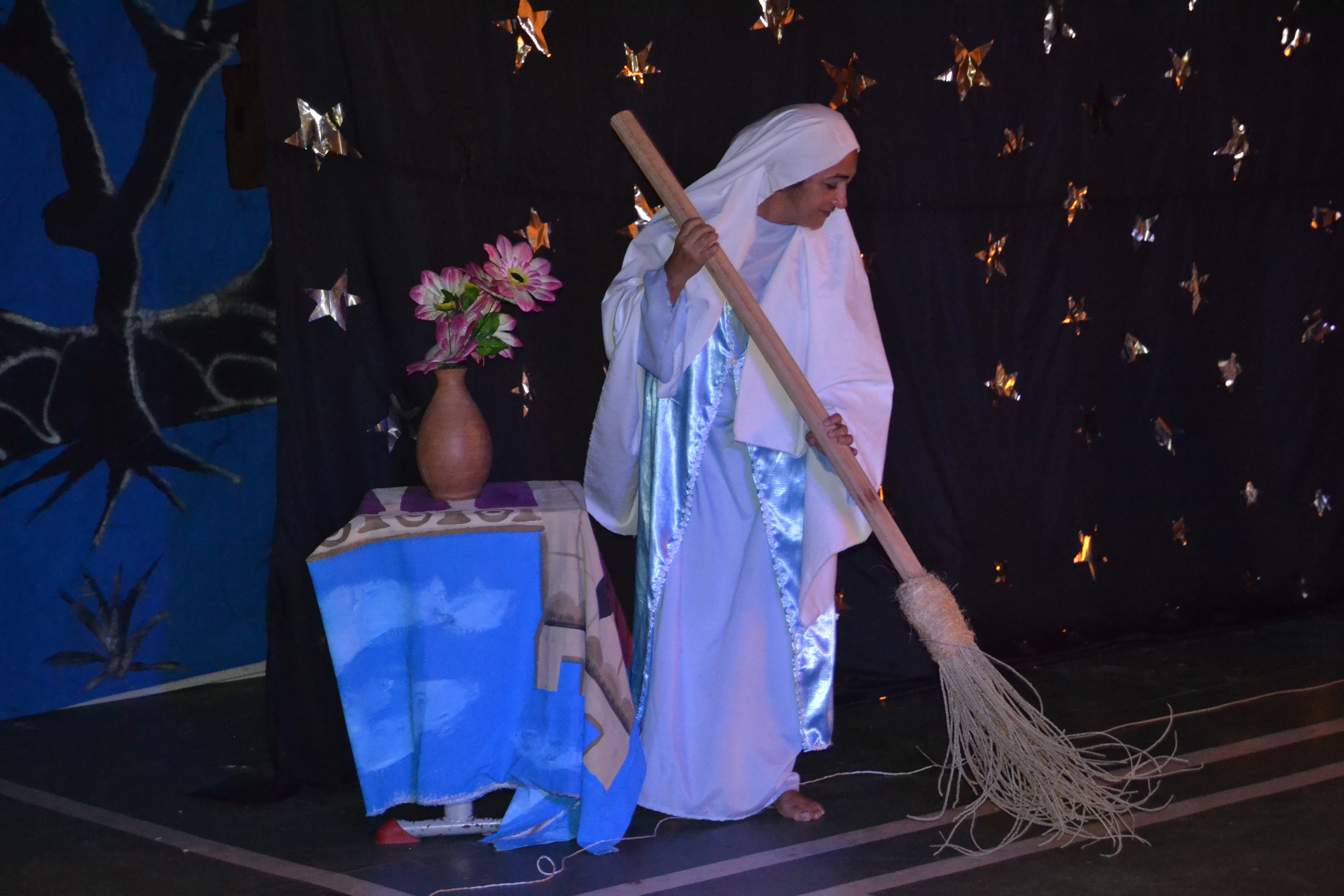 Escola Municipal Alfredo Chaves recebe o espetáculo “Um Natal na Rua de Belém”