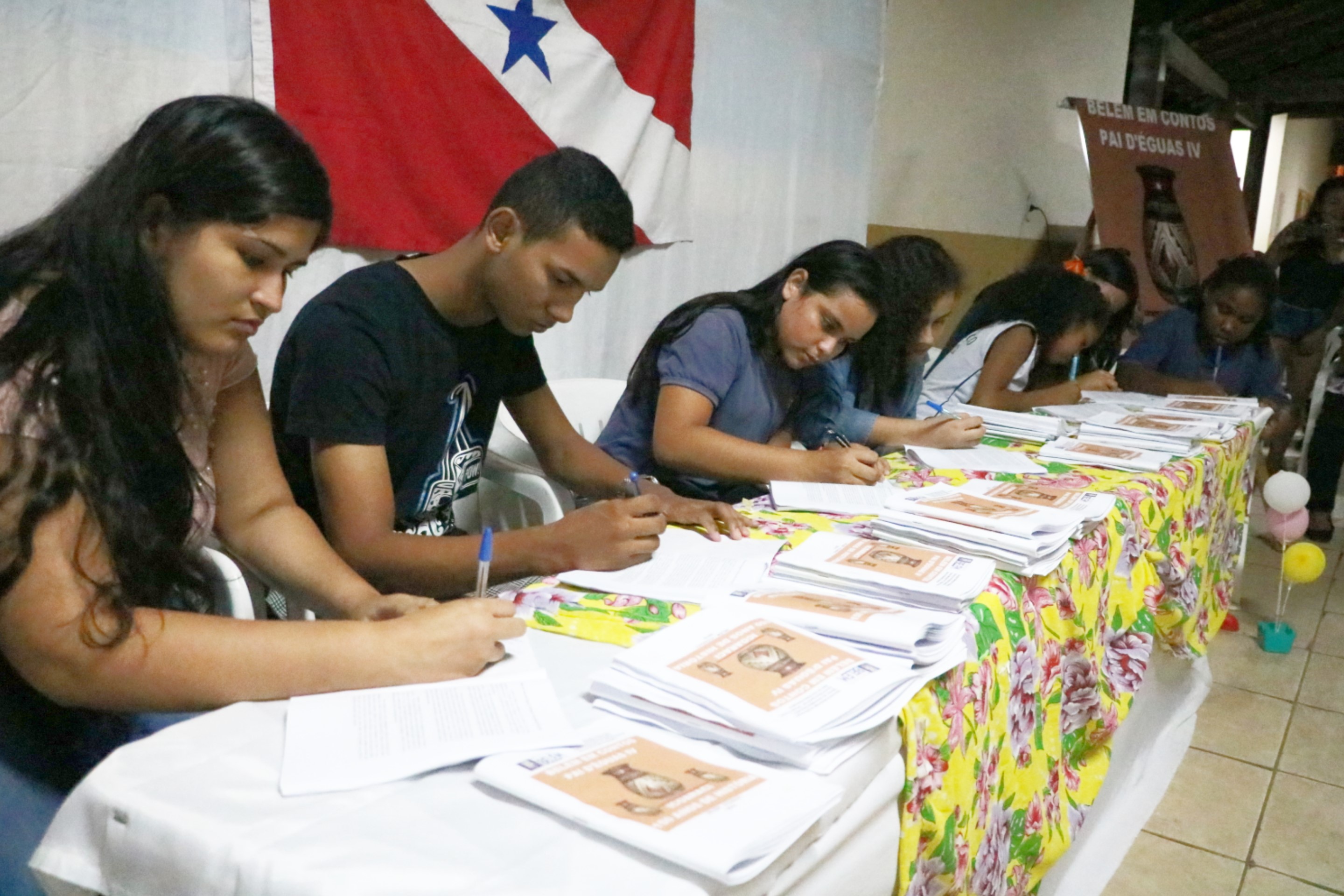 Alunos lançam o livro “Belém em contos pai d’égua: Icoaraci, 150 anos de história”