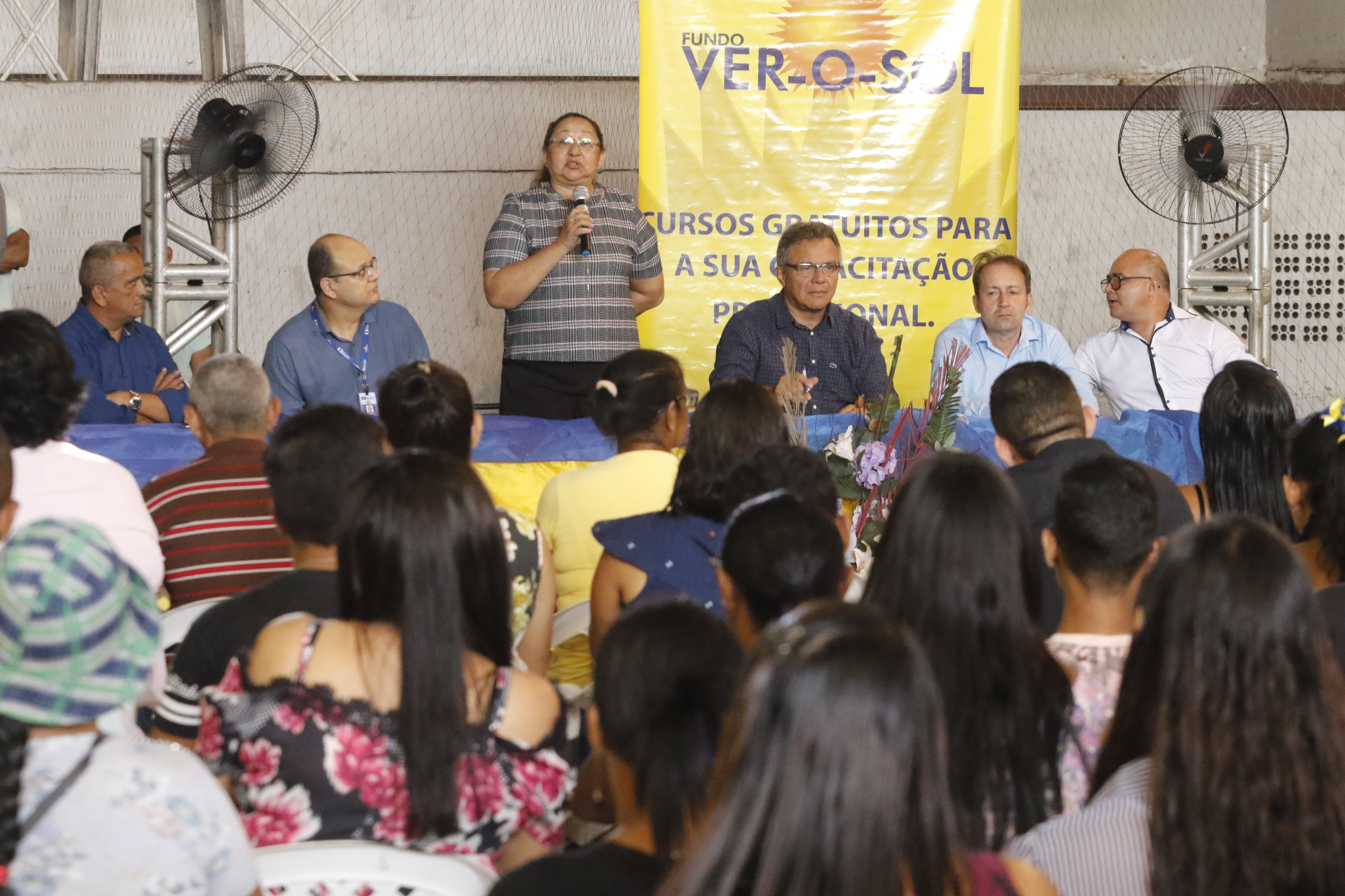 Prefeitura certifica 740 alunos e apresenta novidades para o Fundo Ver-o-Sol e Portal do Trabalhador