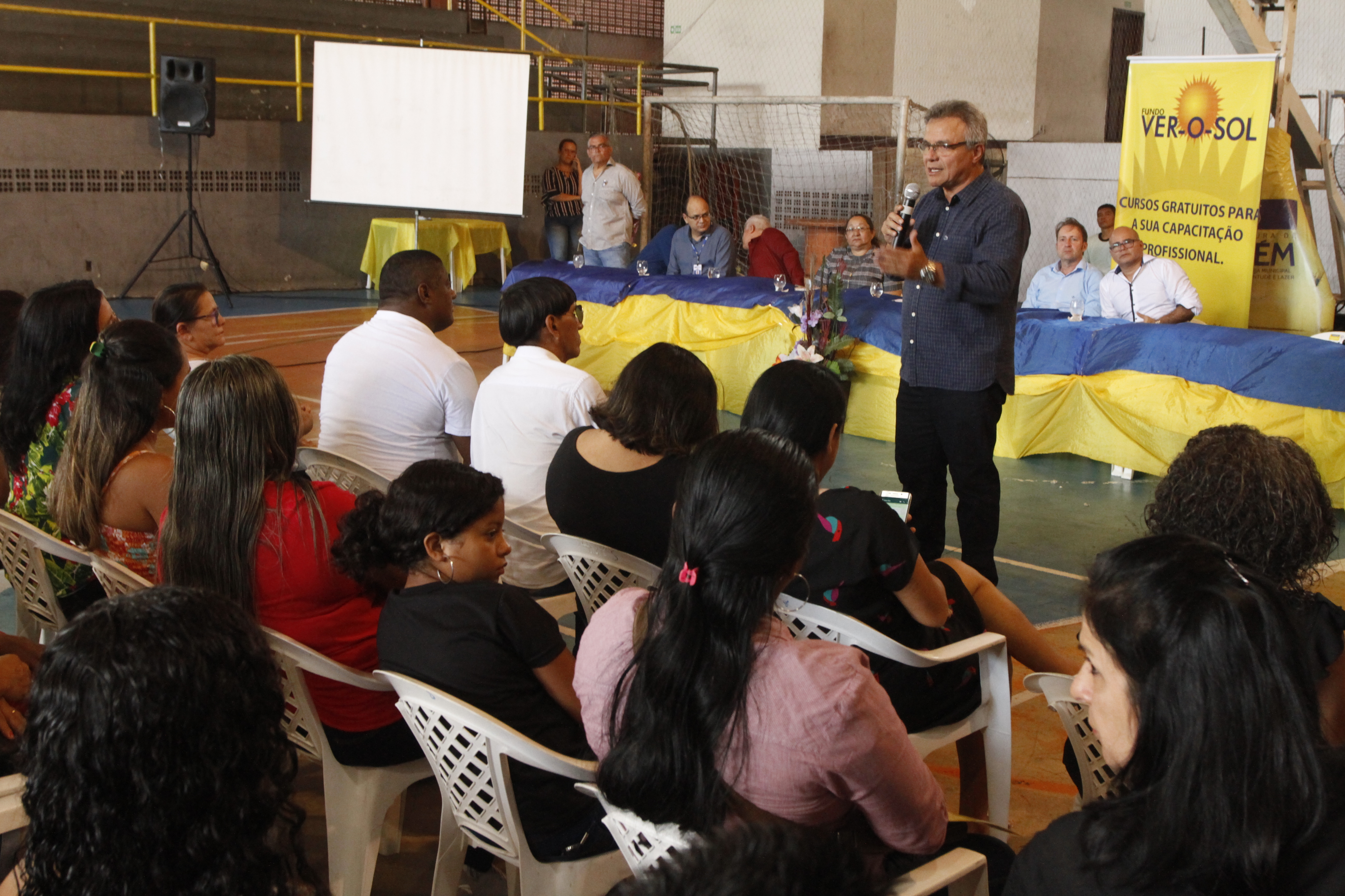 Prefeitura certifica 740 alunos e apresenta novidades para o Fundo Ver-o-Sol e Portal do Trabalhador