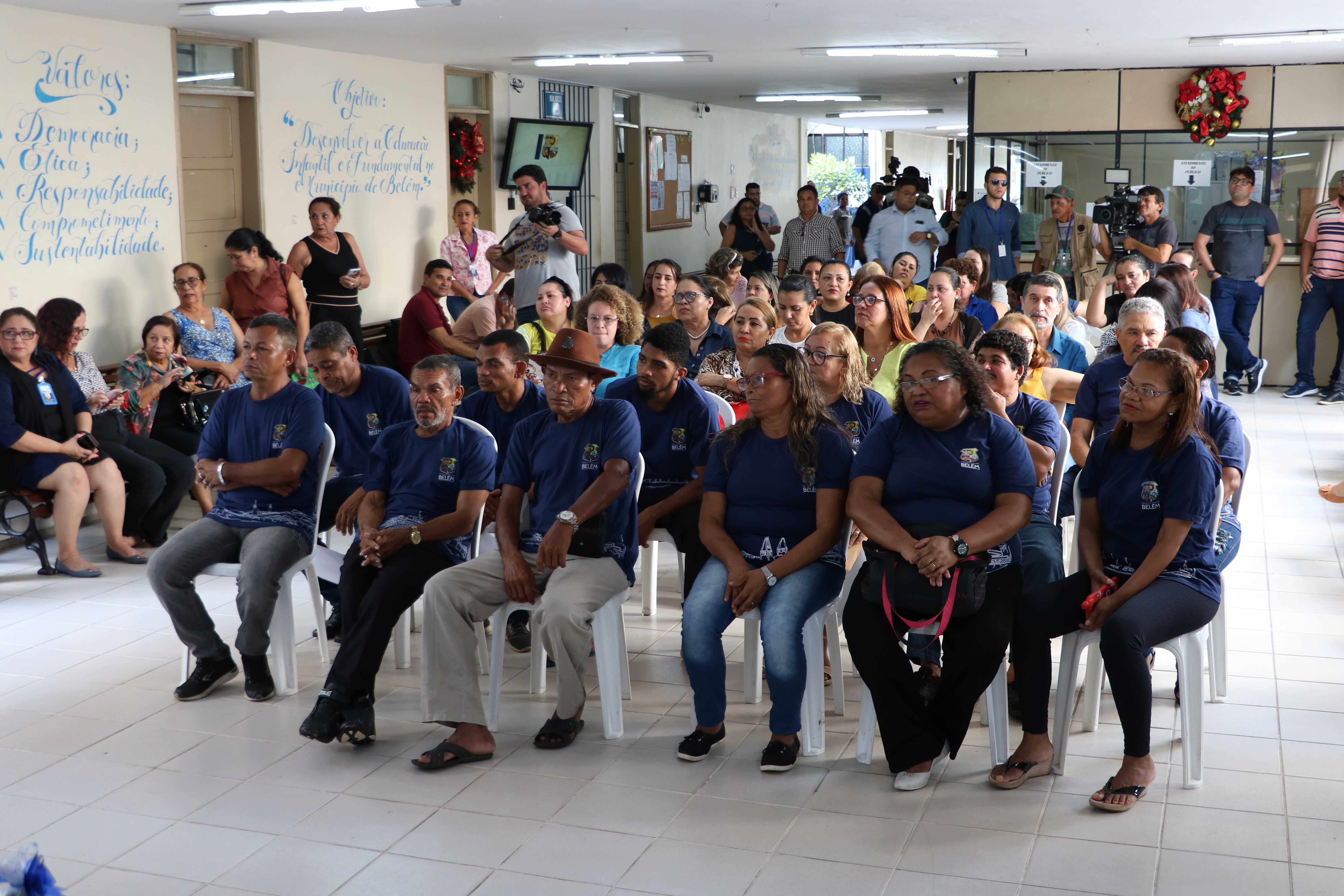 Alunos do projeto Alfabetização em Movimento, da Semec, recebem certificados