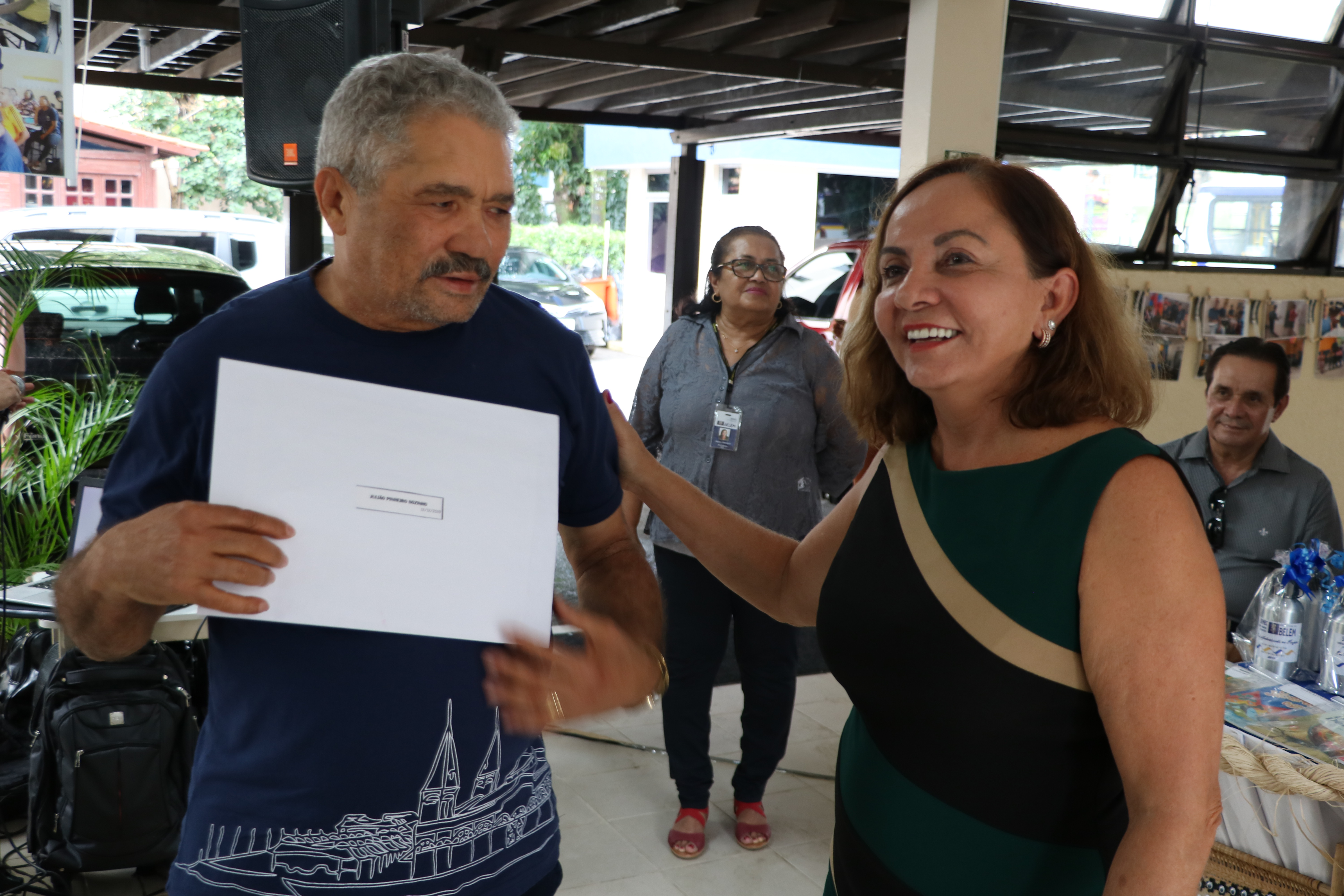 Alunos do projeto Alfabetização em Movimento, da Semec, recebem certificados