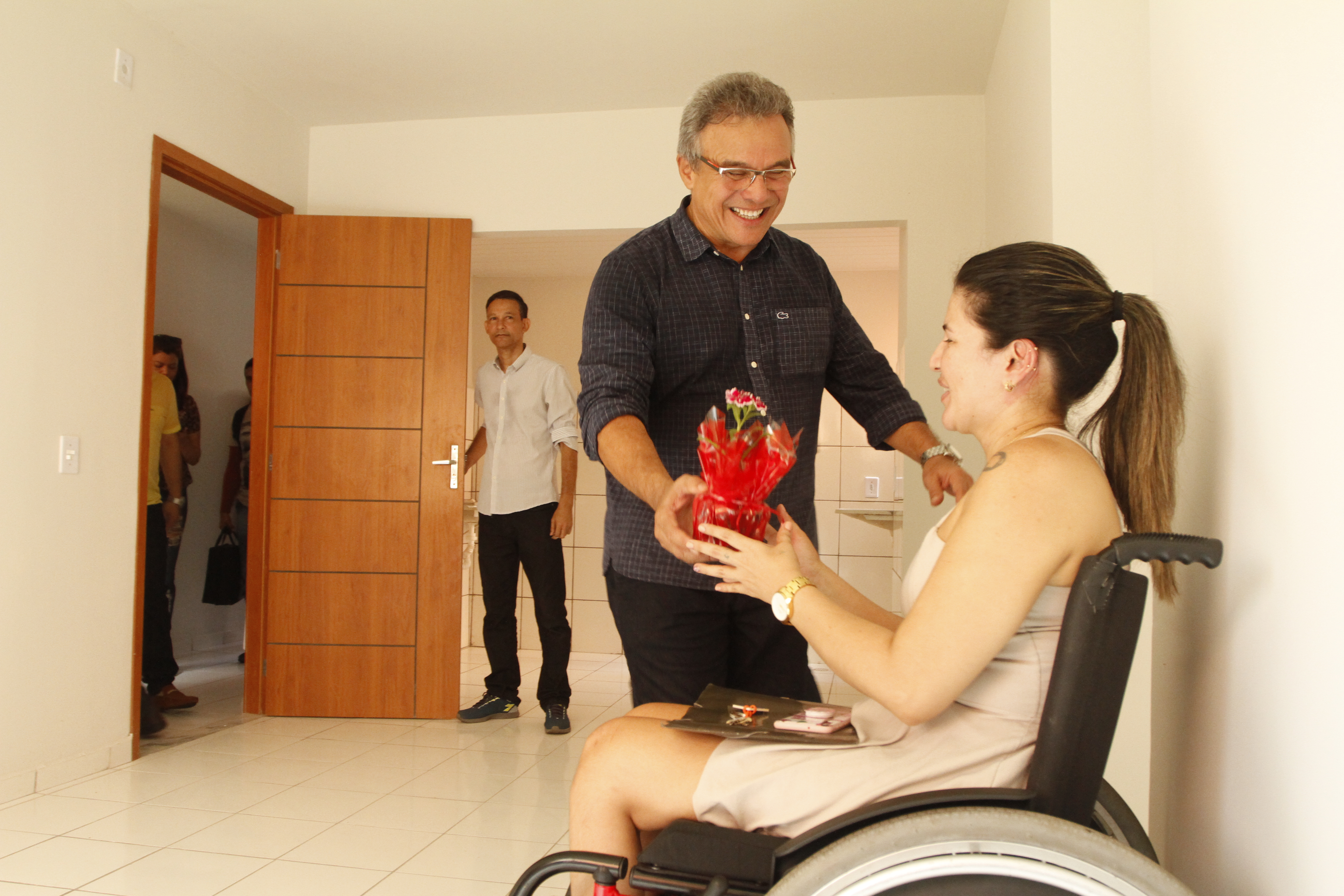 Prefeitura entrega 1.104 novas chaves de apartamentos do residencial 'Quinta dos Paricás'