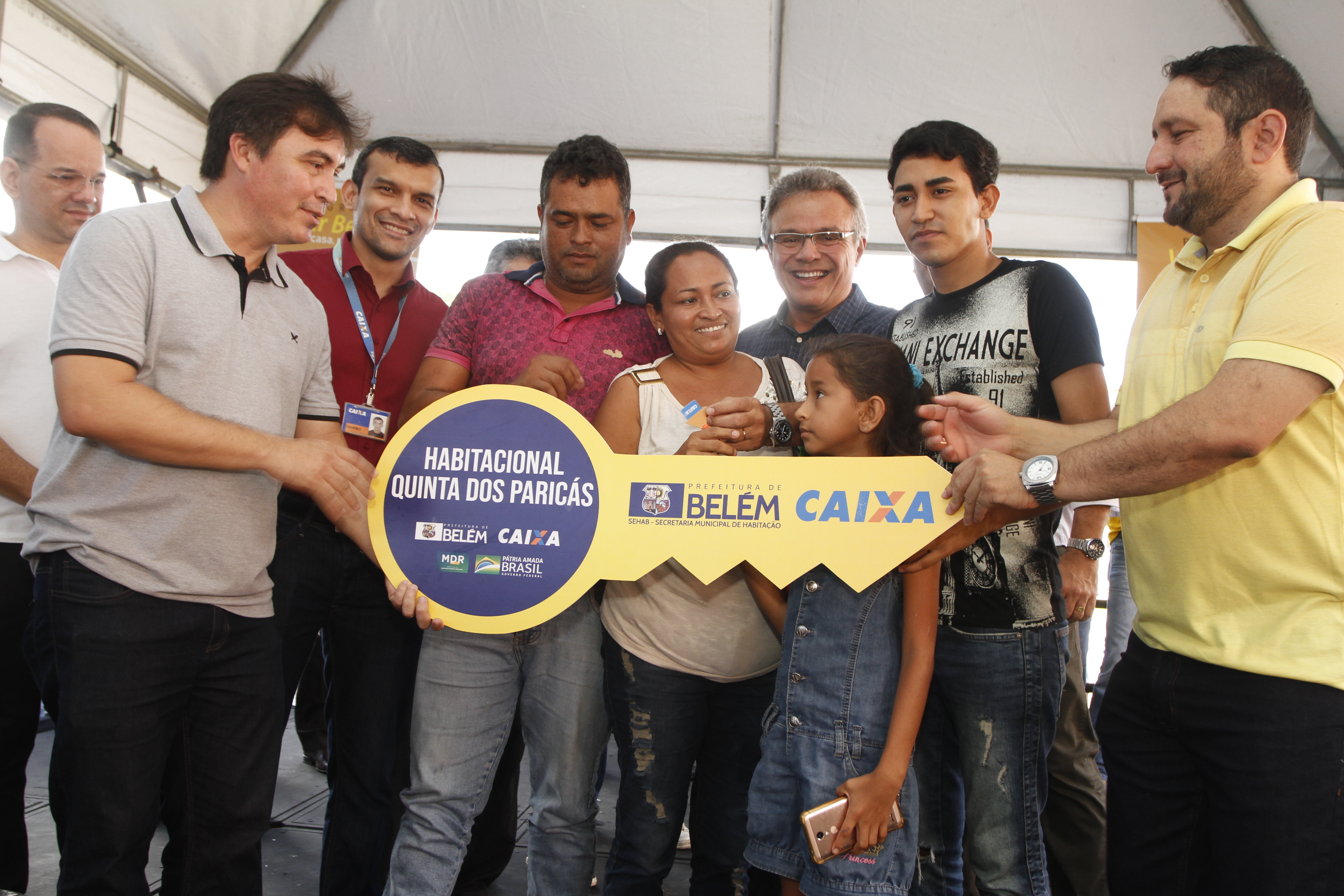 Prefeitura entrega 1.104 novas chaves de apartamentos do residencial 'Quinta dos Paricás'