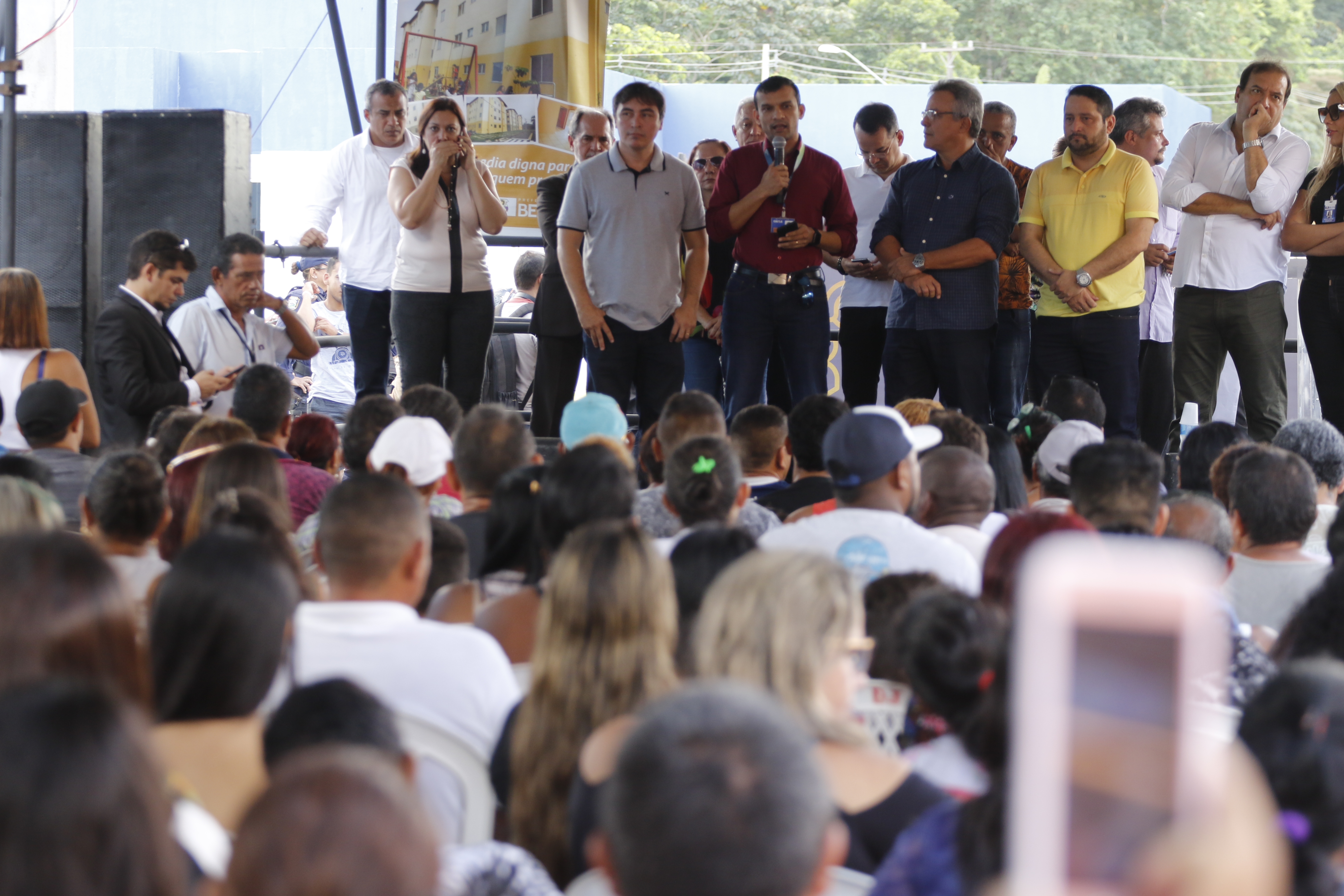 Prefeitura entrega 1.104 novas chaves de apartamentos do residencial 'Quinta dos Paricás'