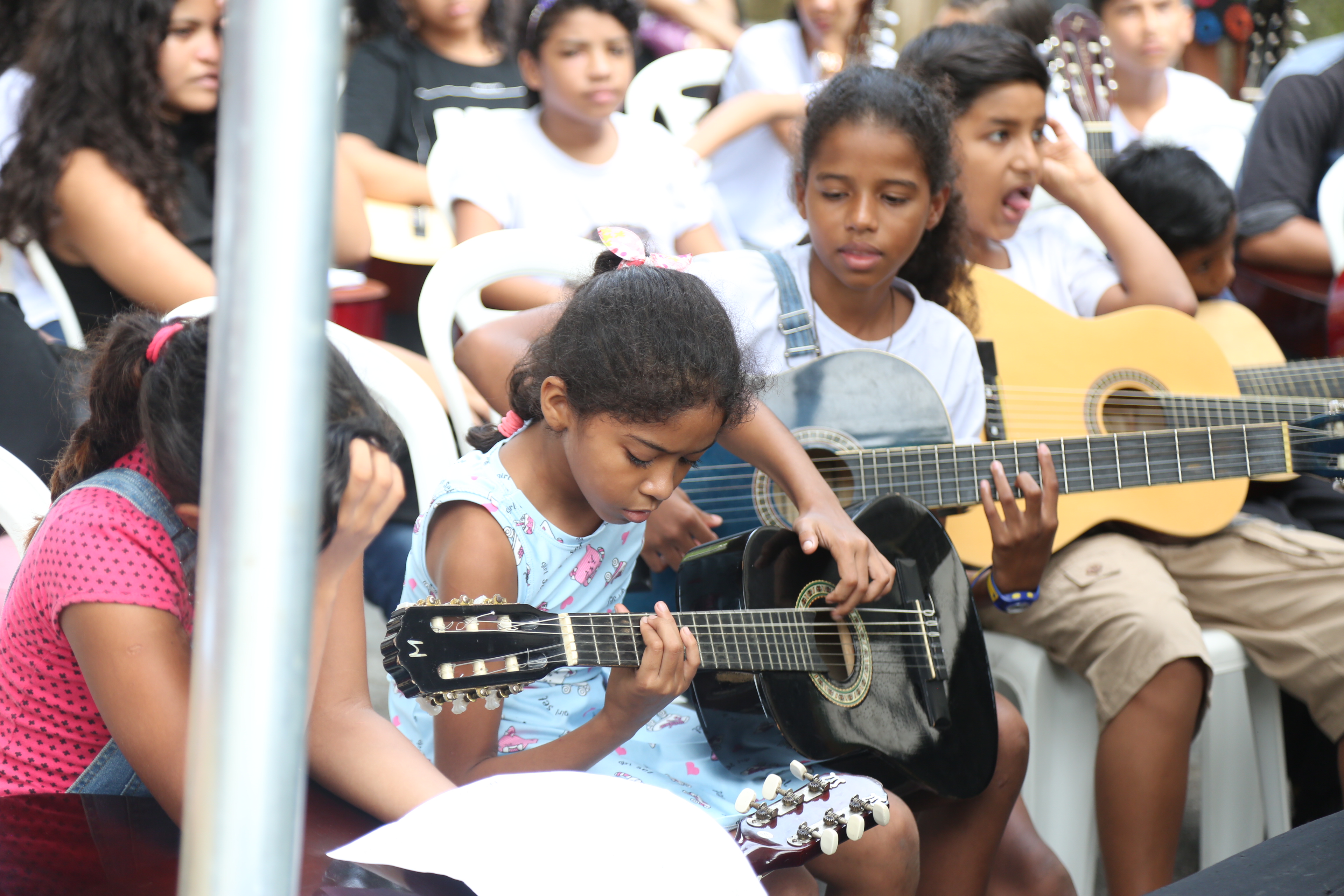 Anfiteatro da Praça da República recebeu show do projeto "Violão Cidadão"