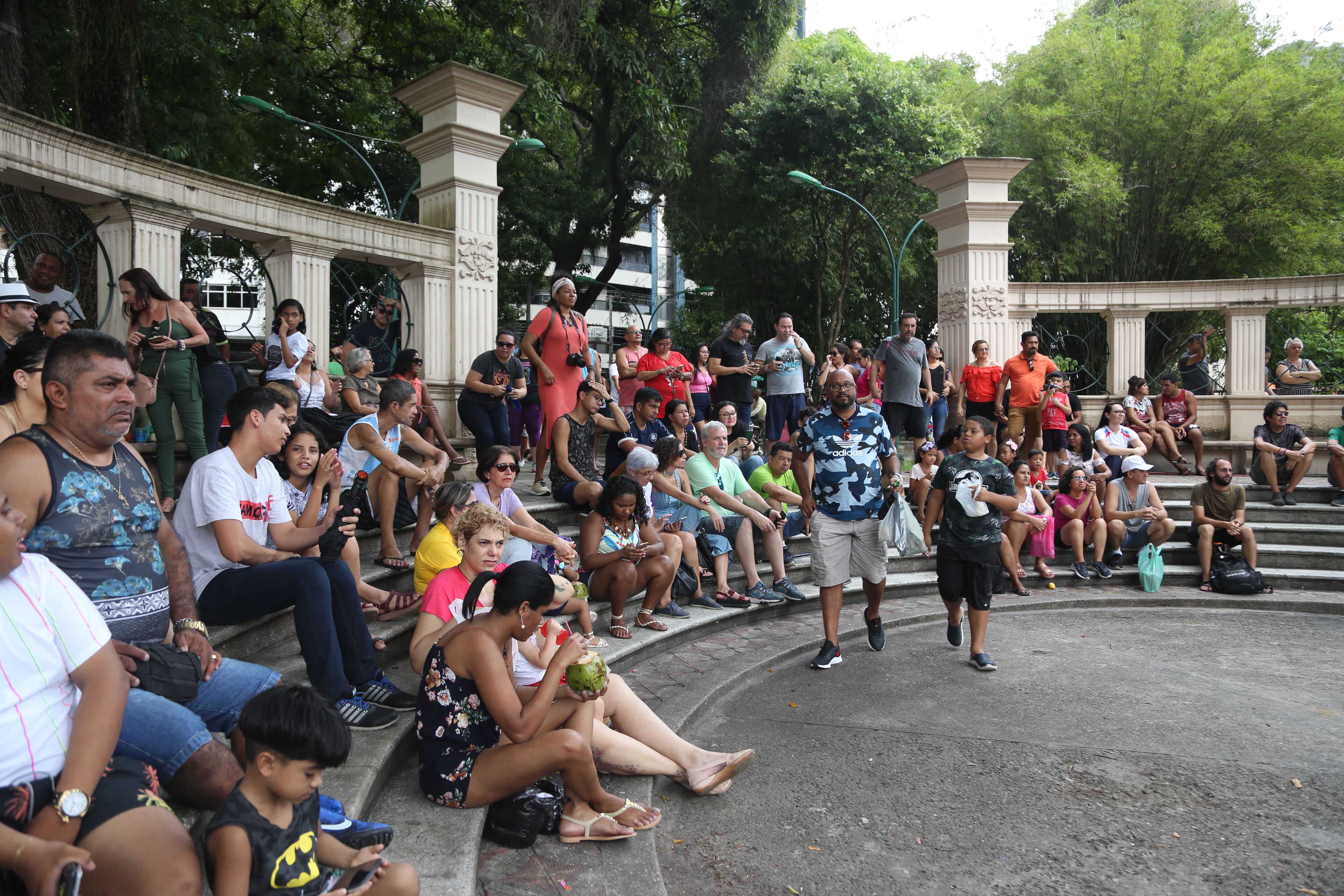 Anfiteatro da Praça da República recebeu show do projeto "Violão Cidadão"