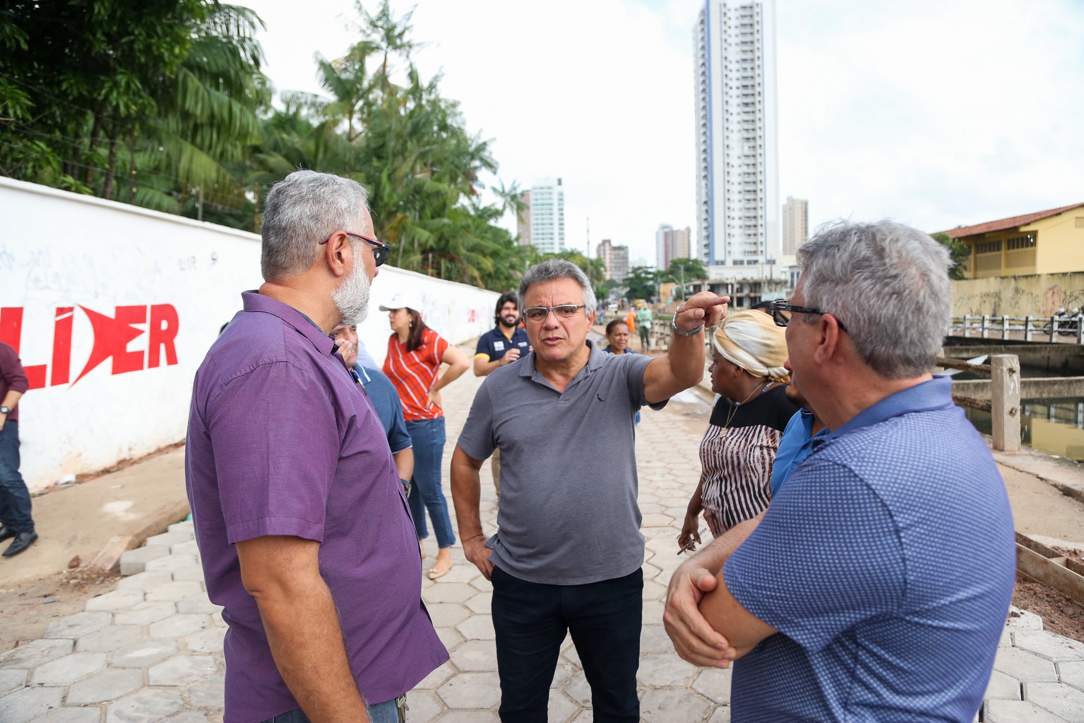 Prefeito Zenaldo Coutinho vistoria obras em andamento pela cidade
