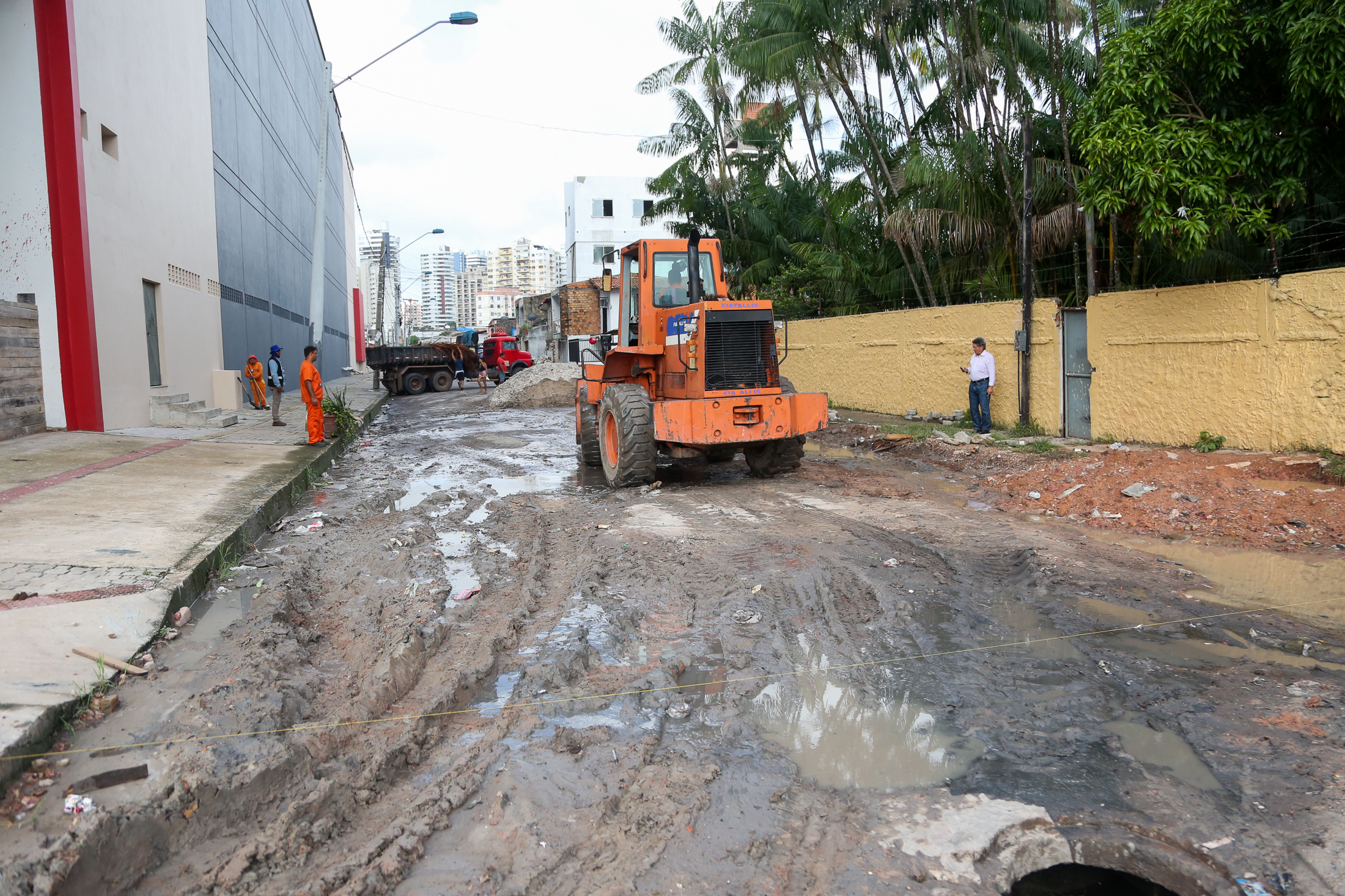 Prefeito Zenaldo Coutinho vistoria obras em andamento pela cidade