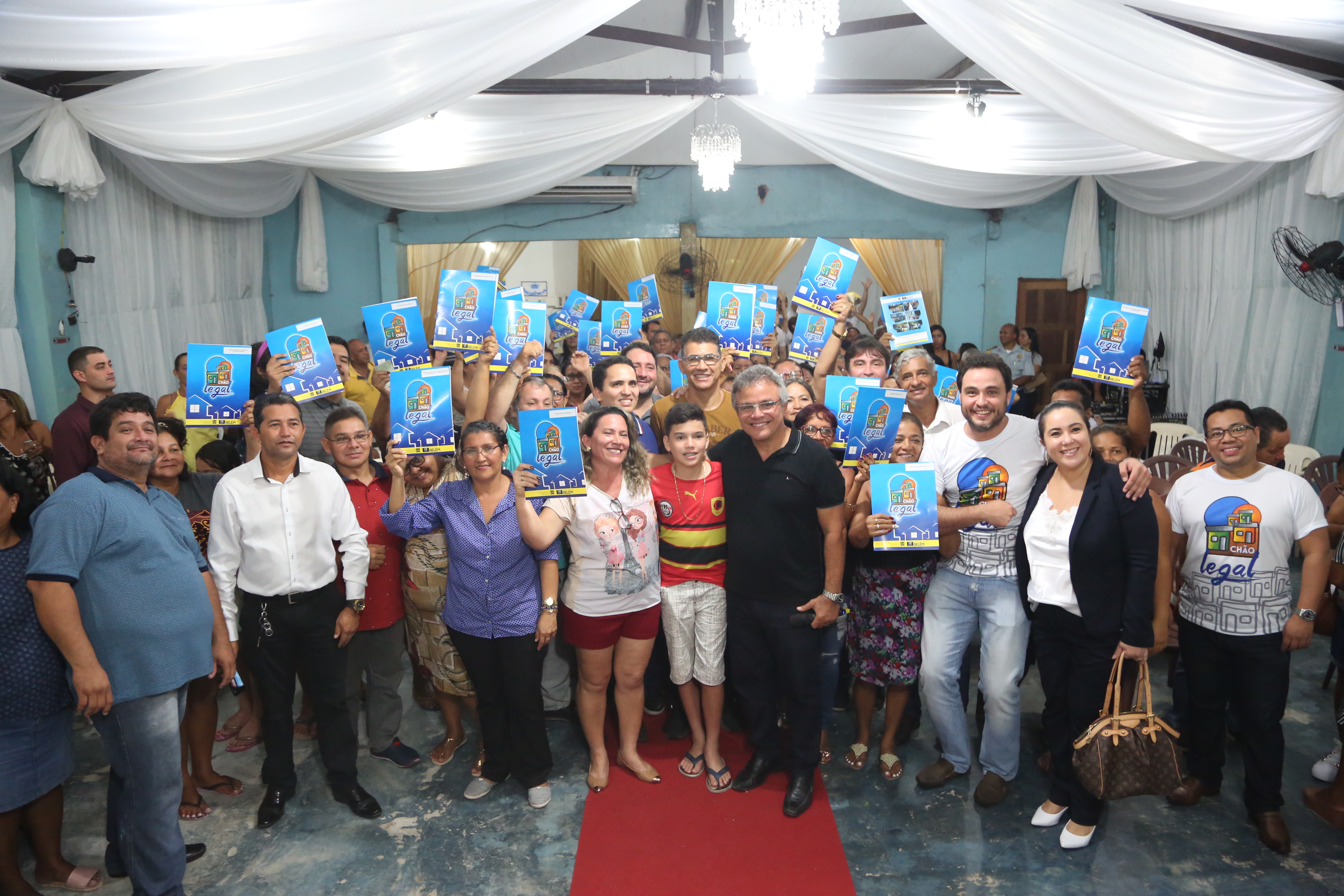 Programa Chão Legal entrega 80 títulos de posse a famílias de Icoaraci