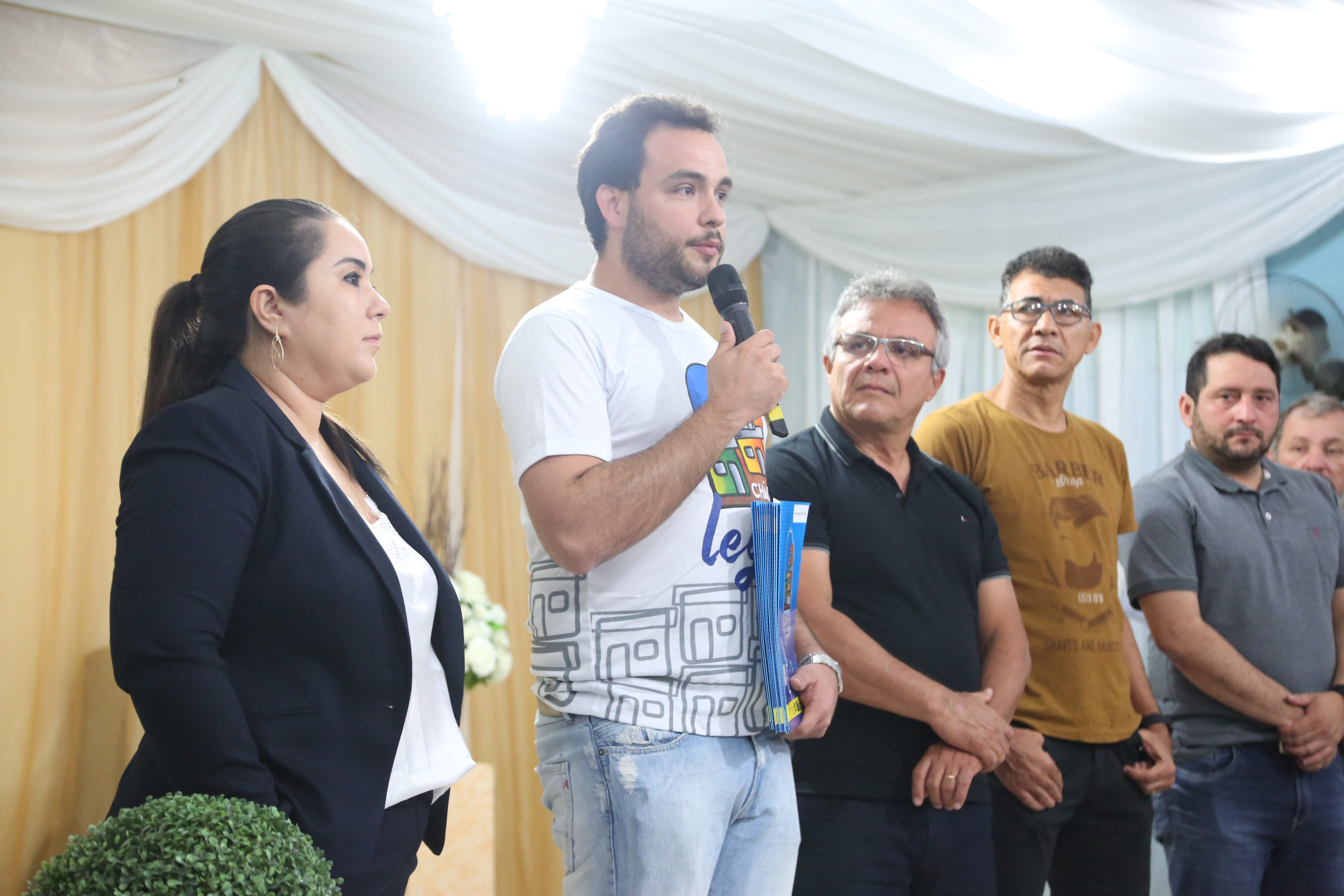 Programa Chão Legal entrega 80 títulos de posse a famílias de Icoaraci