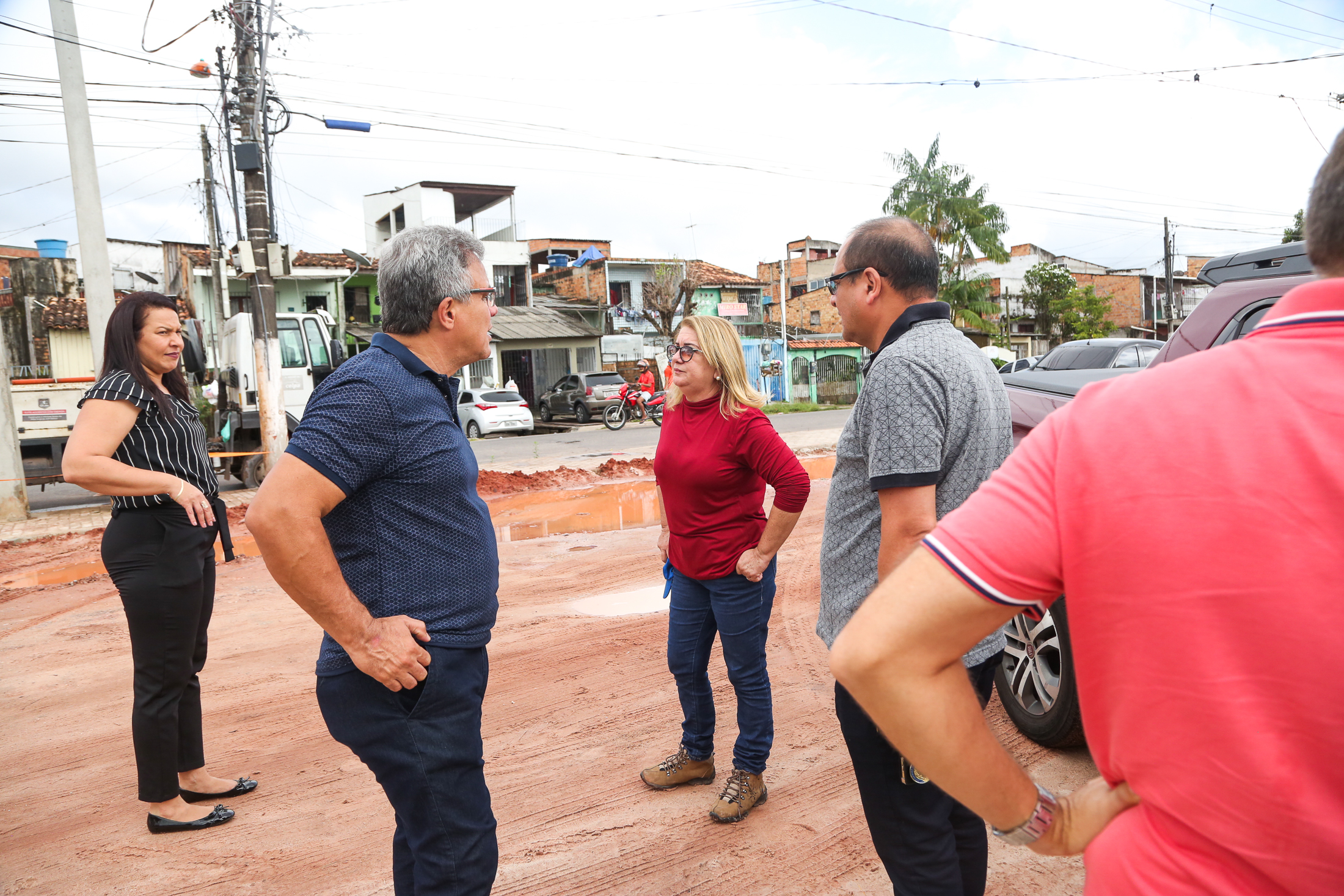 Prefeito Zenaldo Coutinho vistoria obras nos bairros do Guamá e Marambaia
