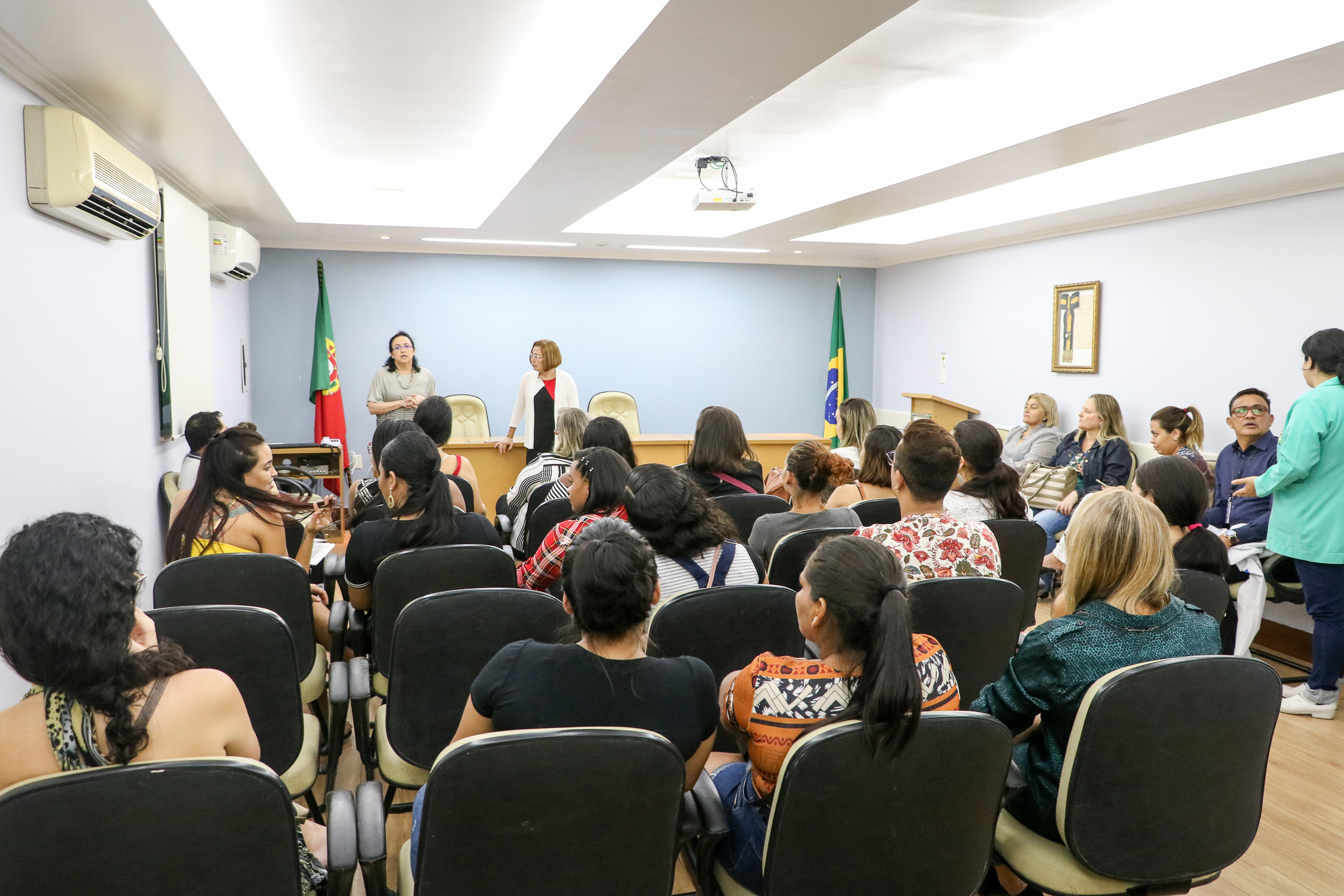 Sesma promove visita de vinculação de gestantes em maternidade da capital
