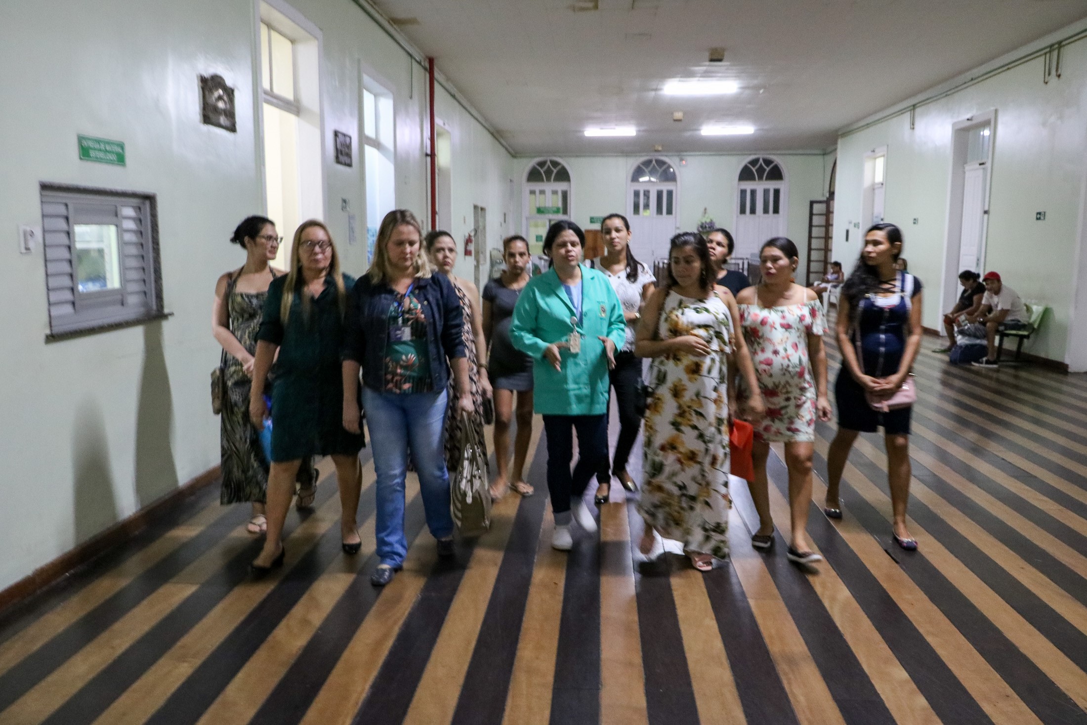 Sesma promove visita de vinculação de gestantes em maternidade da capital