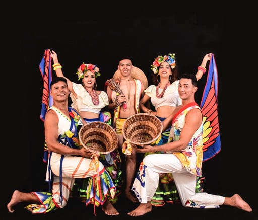Balé Folclórico da Amazônia celebra aniversário com exposição na biblioteca Avertano Rocha