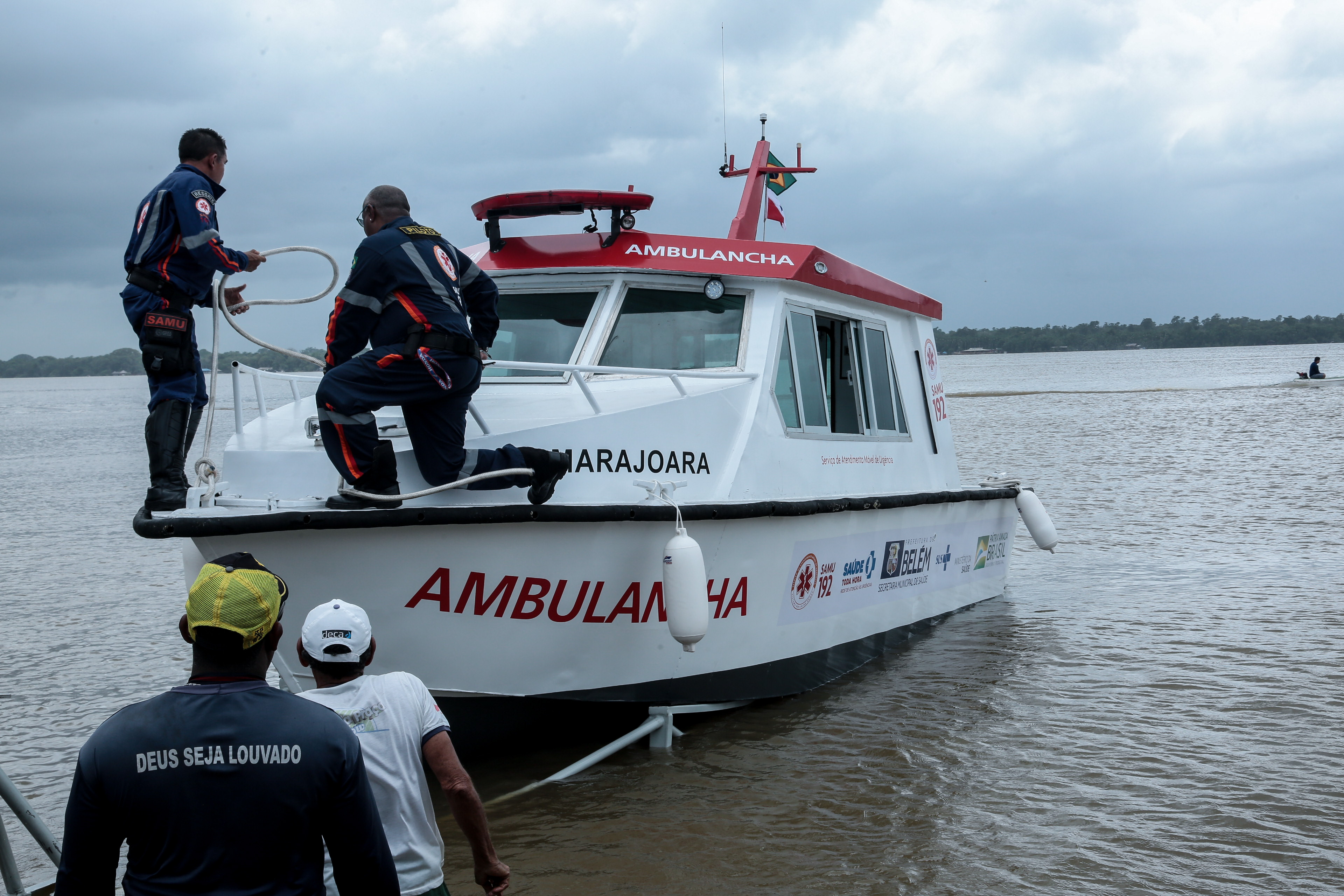 Ambulancha Marajoara é entregue reformada à população ribeirinha