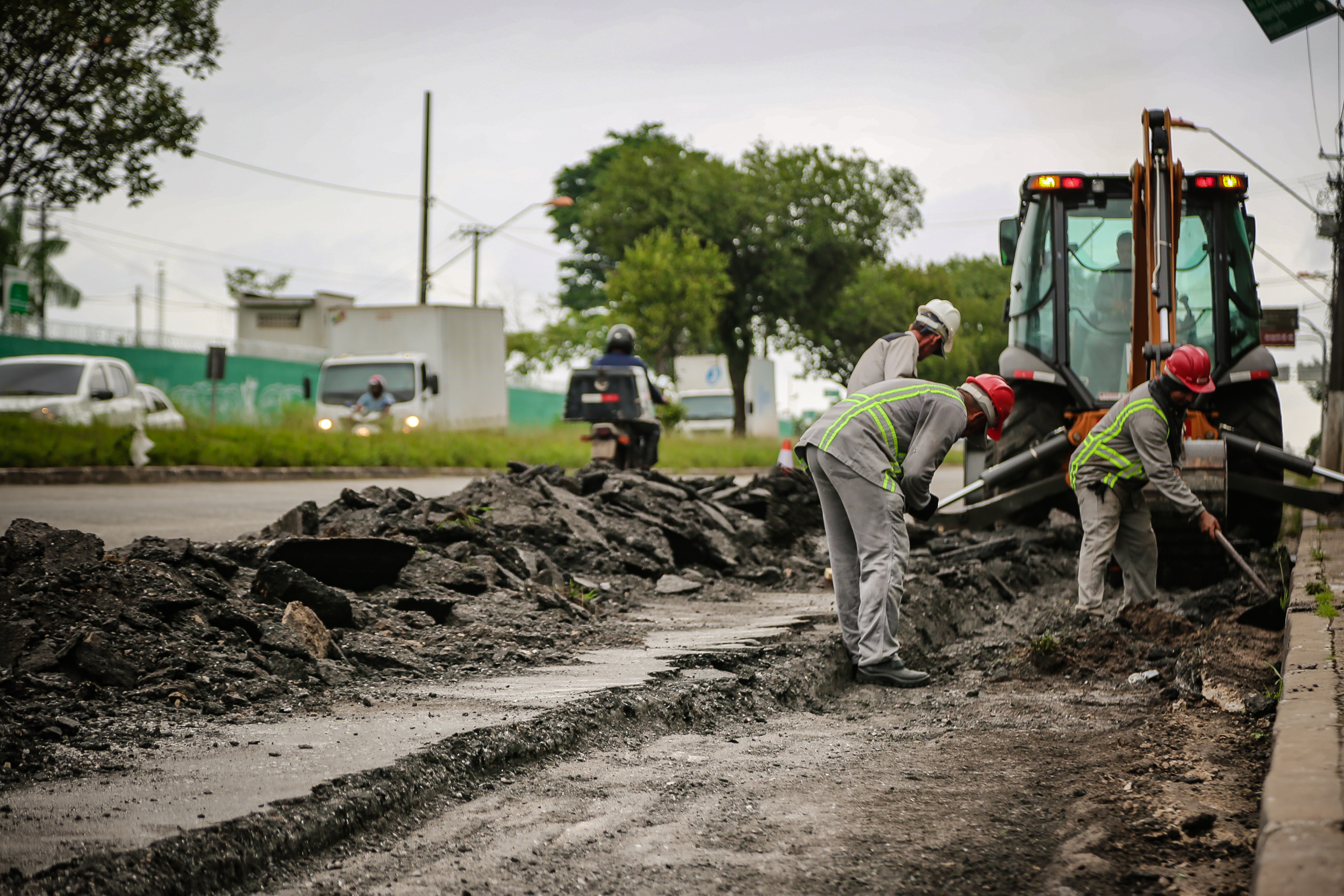 Prefeitura inicia obra de recapeamento na avenida Pedro Álvares Cabral