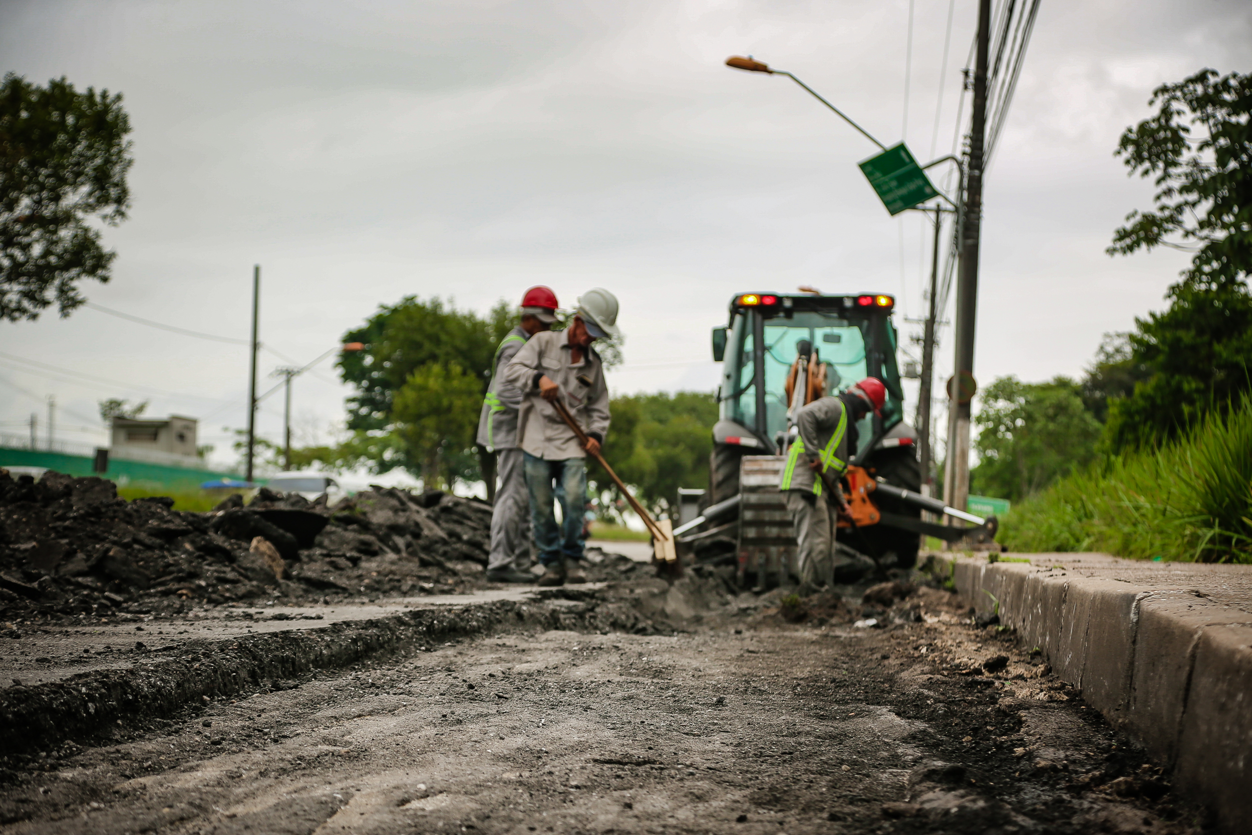 Prefeitura inicia obra de recapeamento na avenida Pedro Álvares Cabral