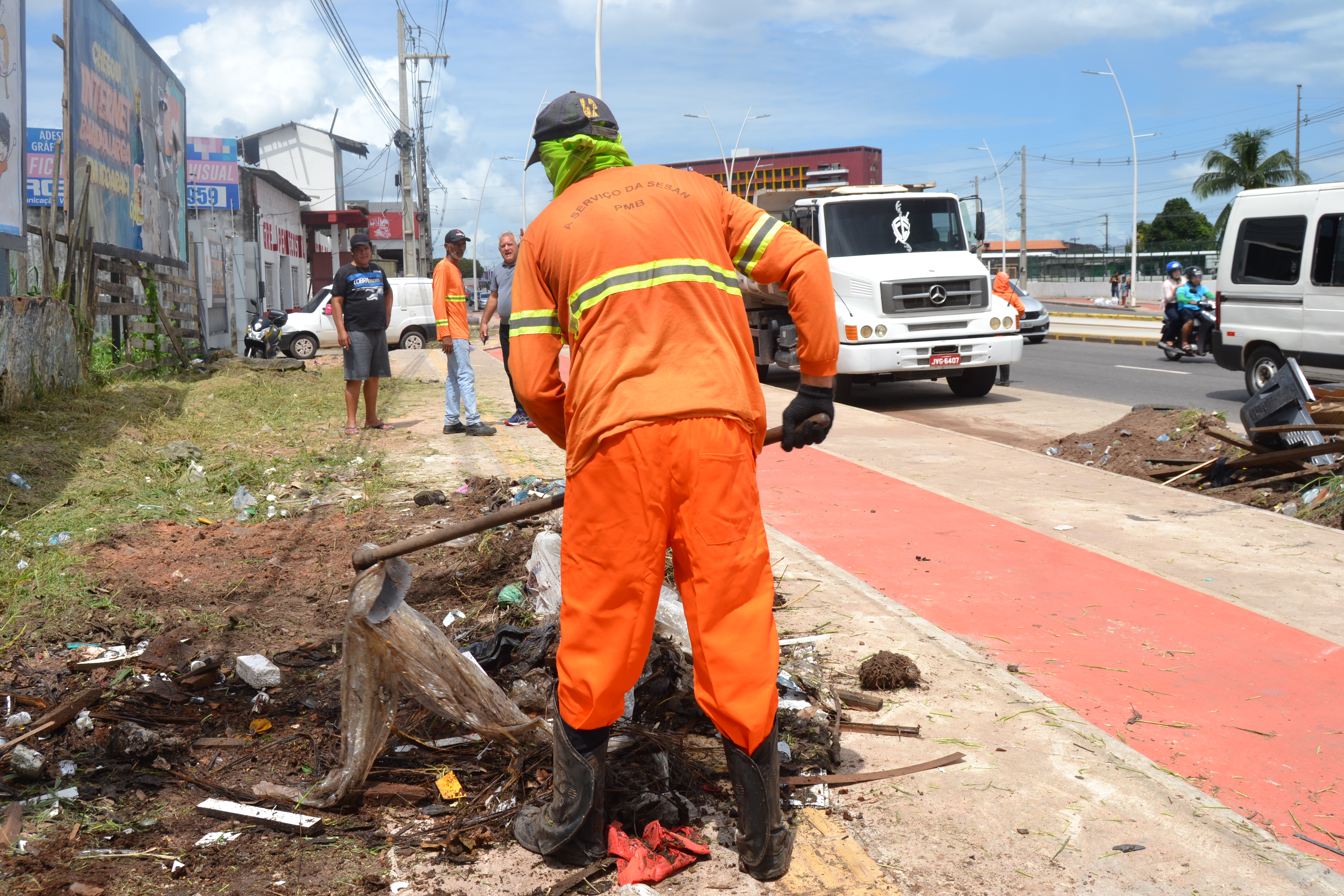 Icoaraci ganha asfalto, limpeza e calçadas novas e reformadas
