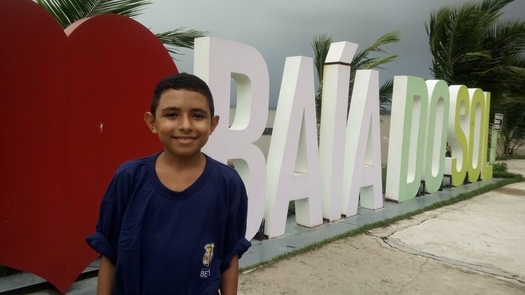 Estudante da rede municipal de ensino revela seu talento no Projeto Cantar-o-Lar