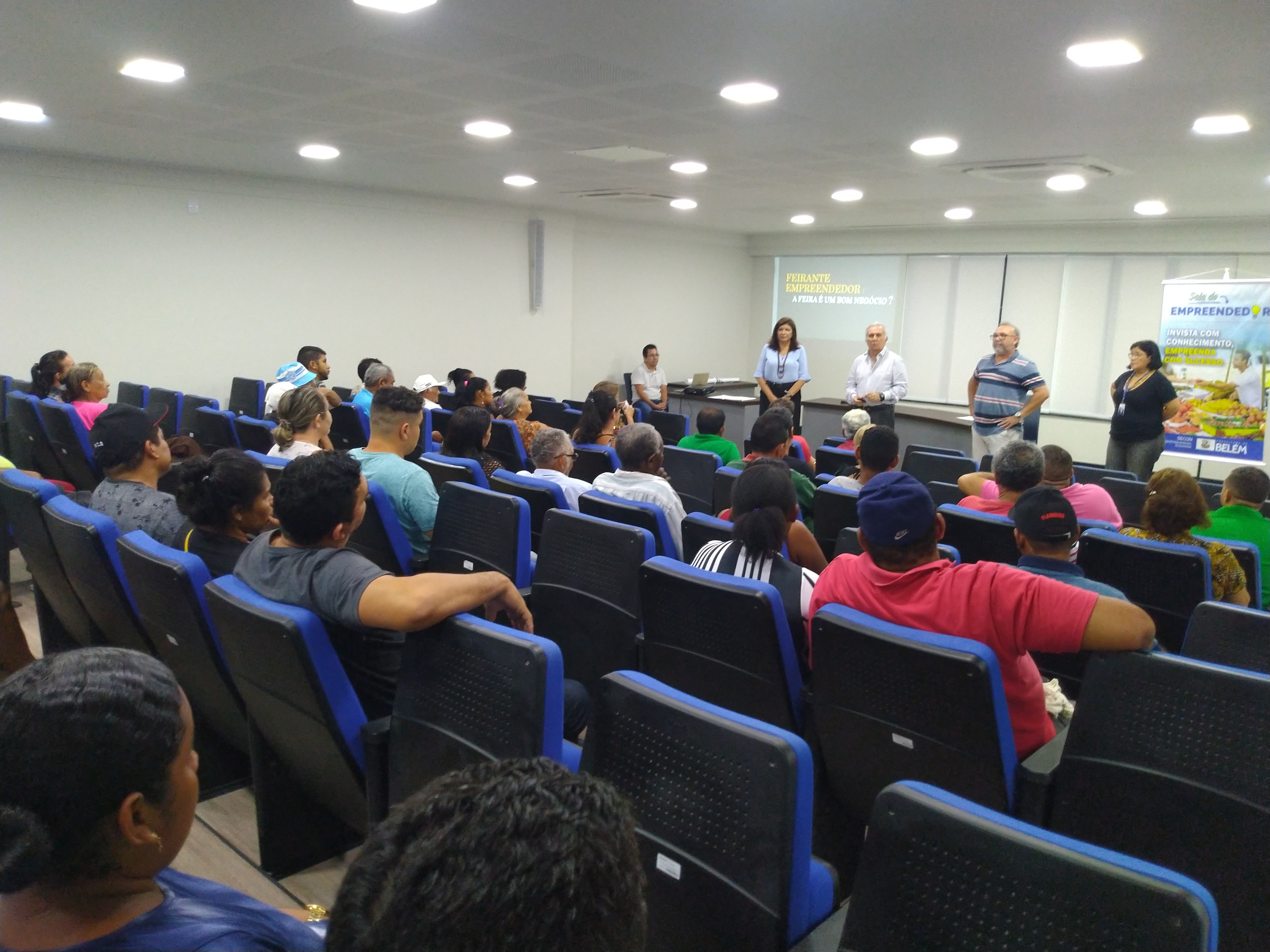 Prefeitura capacita feirantes de Batista Campos para receber os novos equipamentos