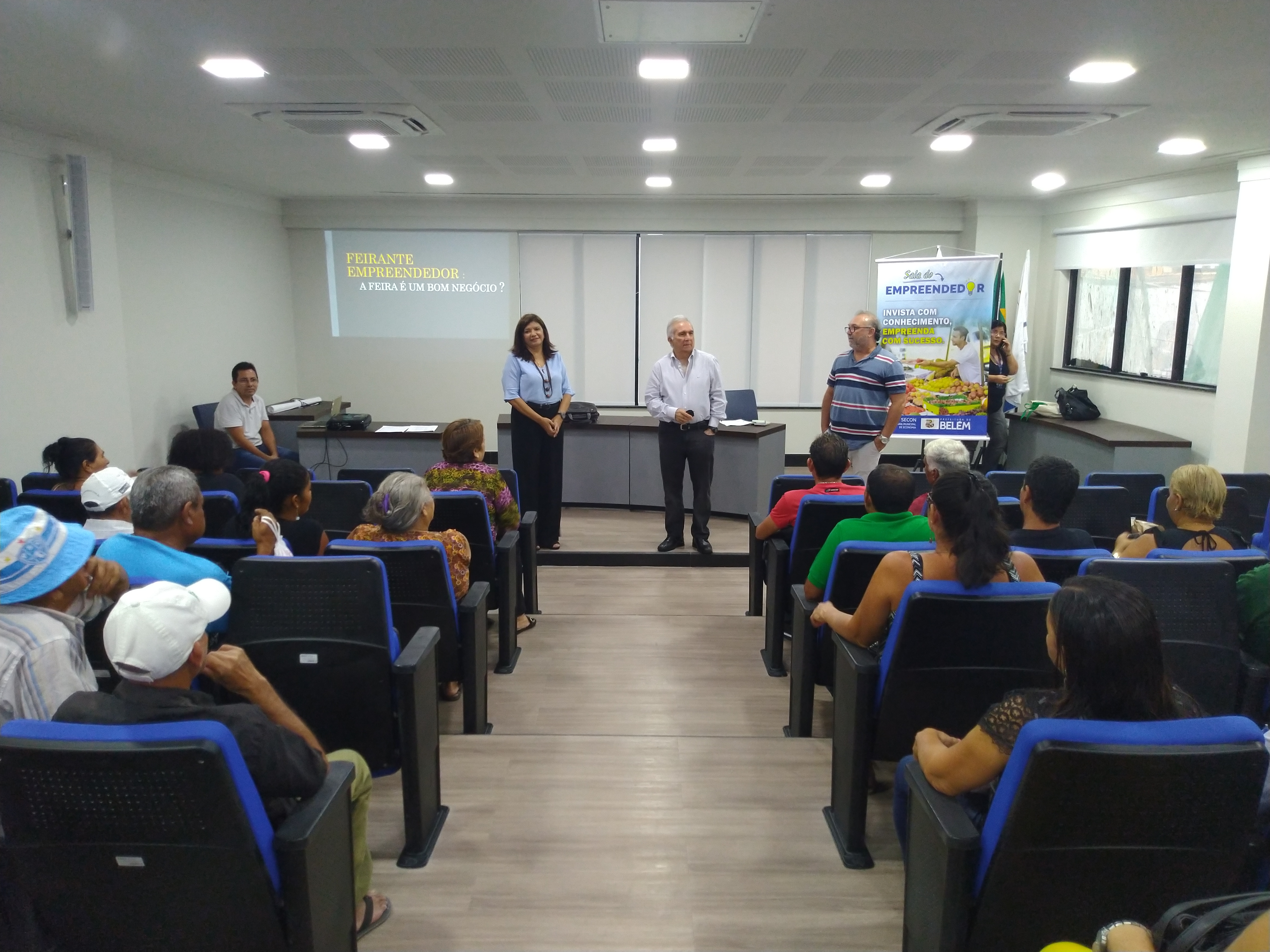 Prefeitura capacita feirantes de Batista Campos para receber os novos equipamentos