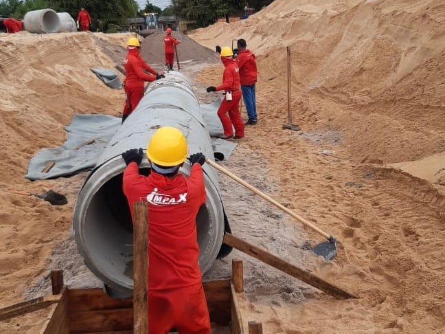 Obras de drenagem e pavimentação avançam na avenida Beira Mar, em Mosqueiro