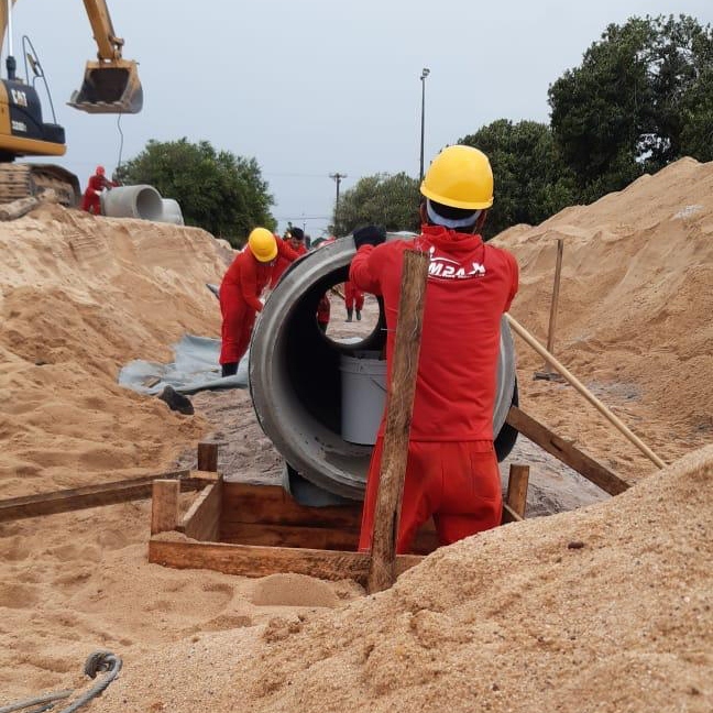 Obras de drenagem e pavimentação avançam na avenida Beira Mar, em Mosqueiro
