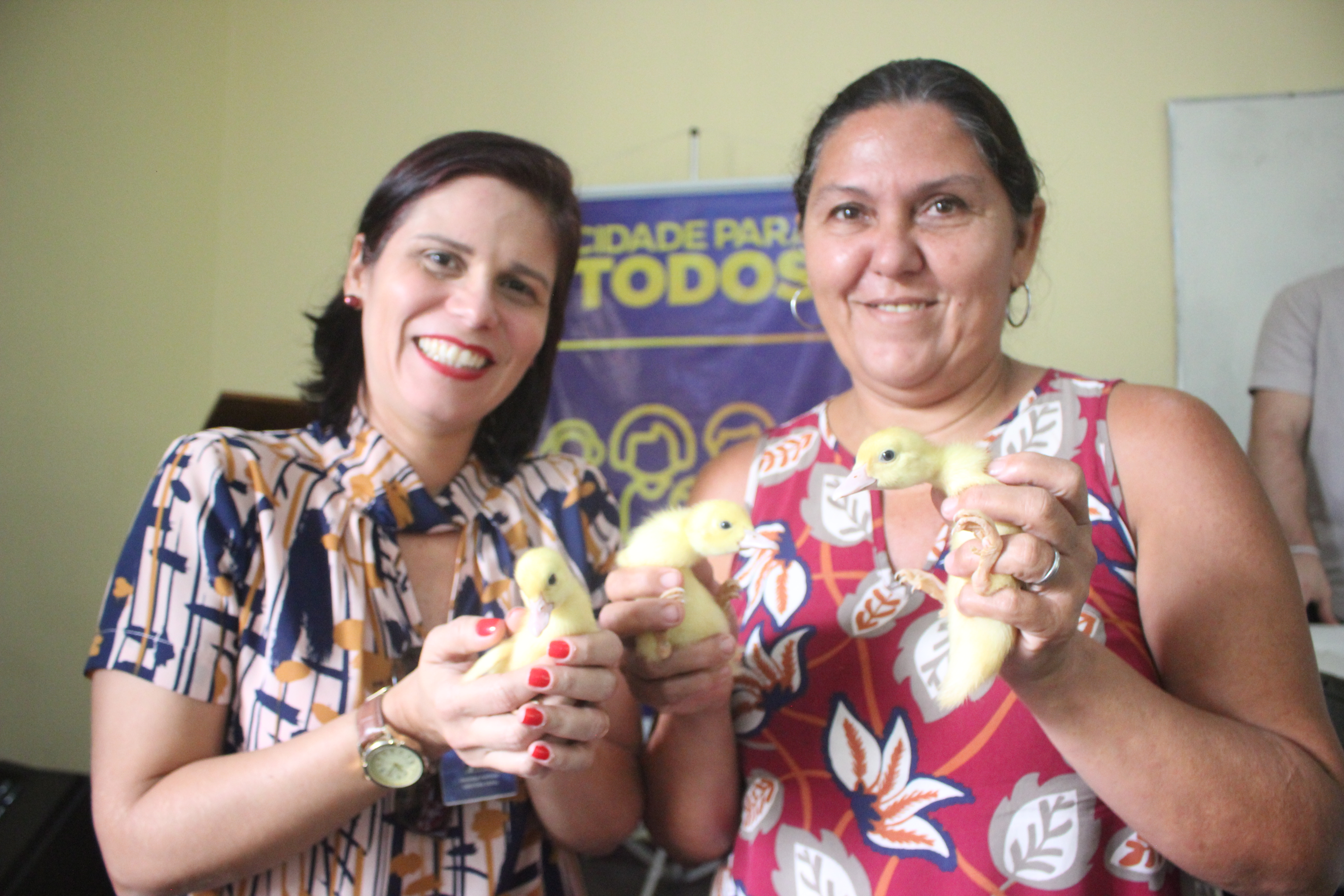 Prefeitura faz doação de patos e peixes e movimenta a economia nas ilhas de Belém